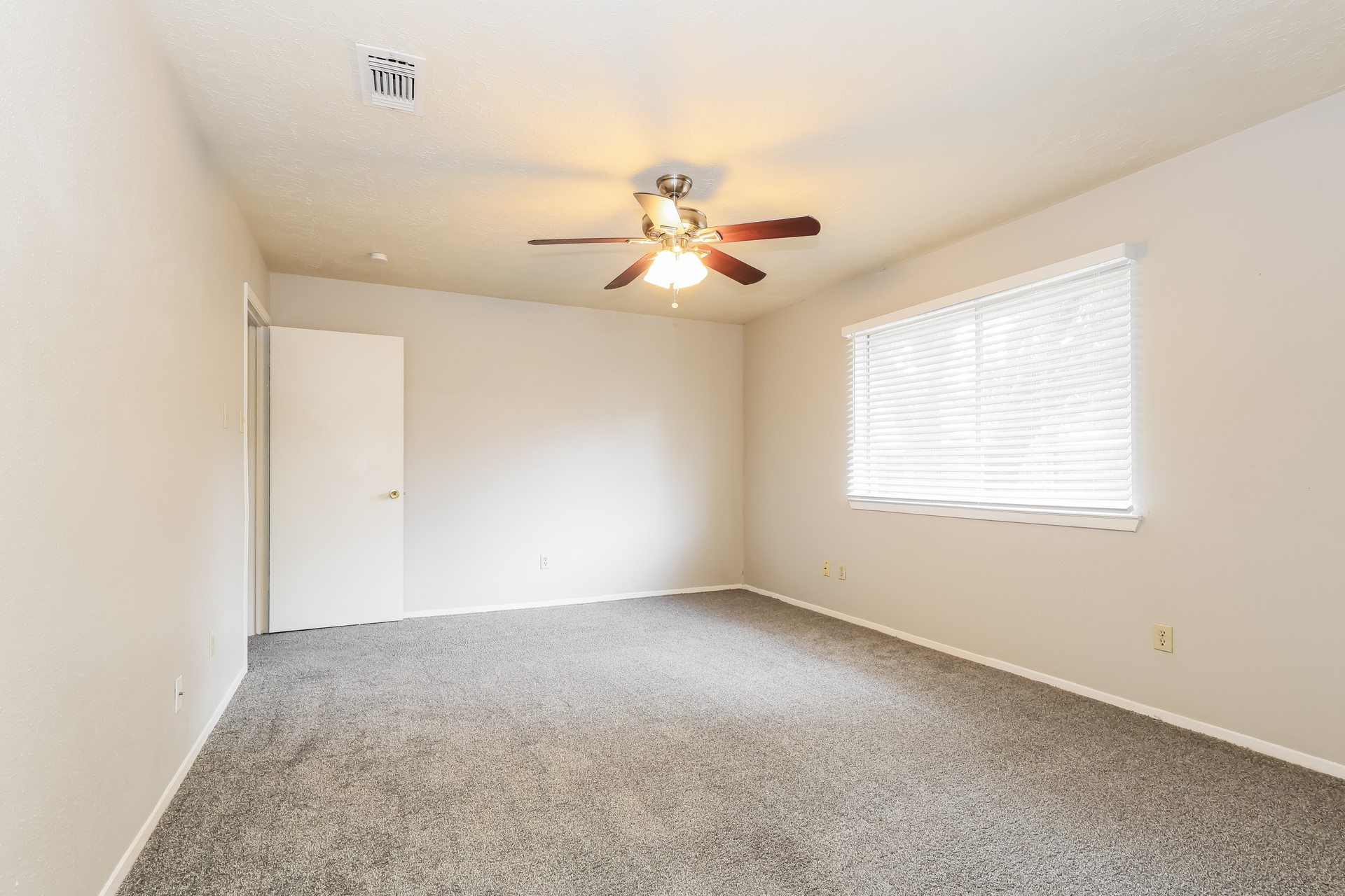2118 Knollbrook Lane Property Photo 12