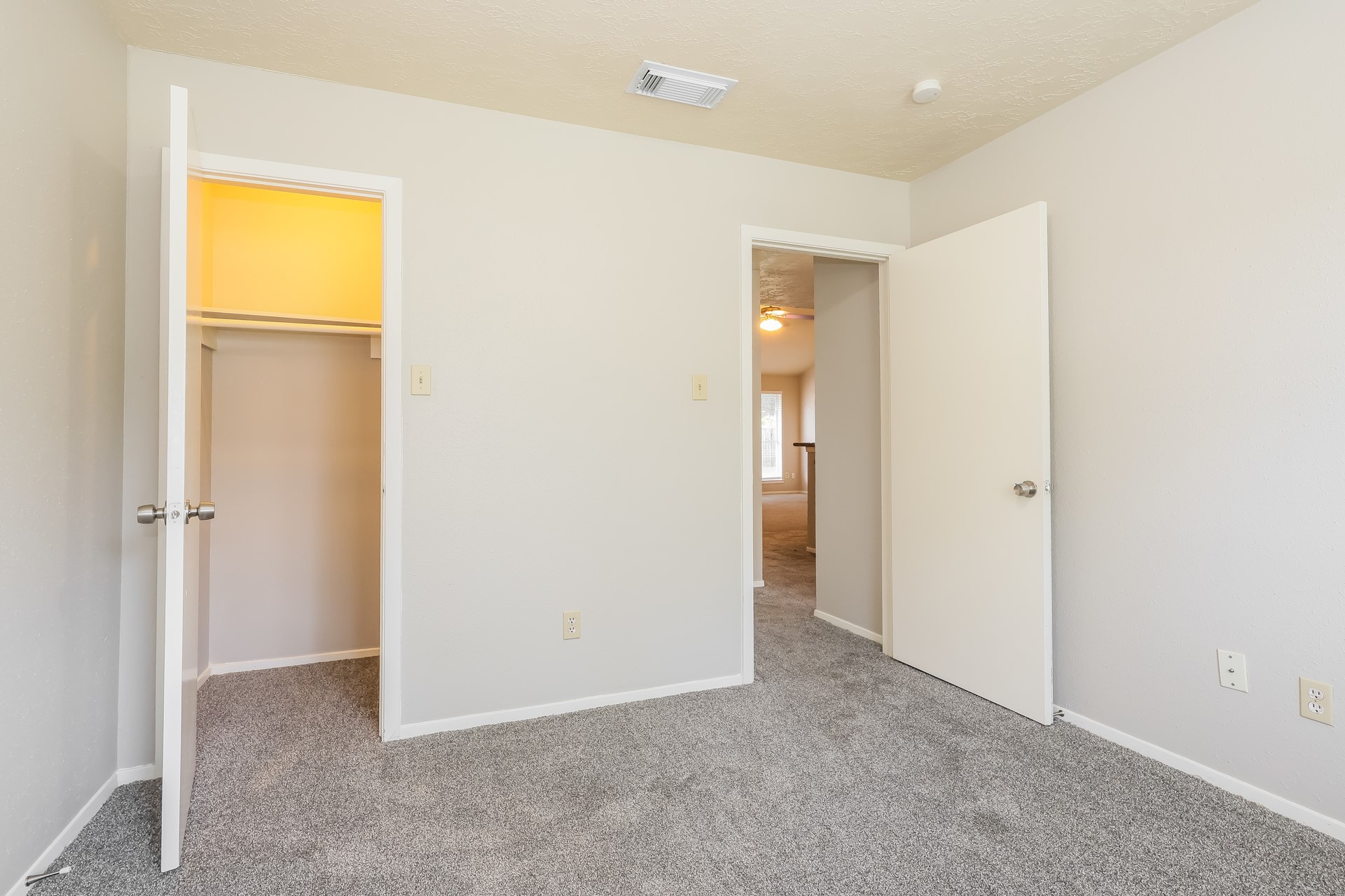 2118 Knollbrook Lane Property Photo 14