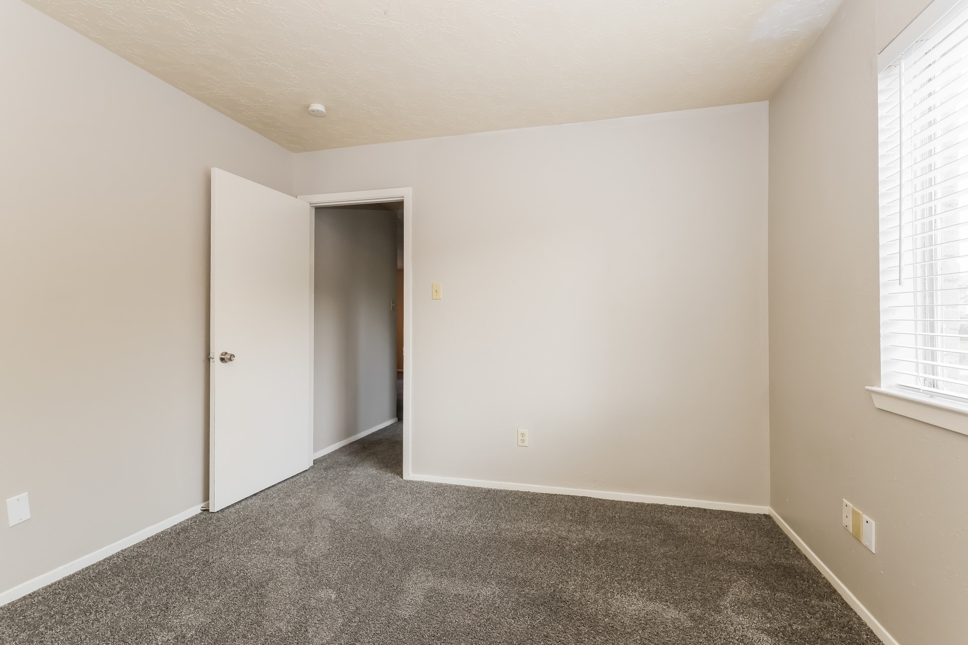 2118 Knollbrook Lane Property Photo 15