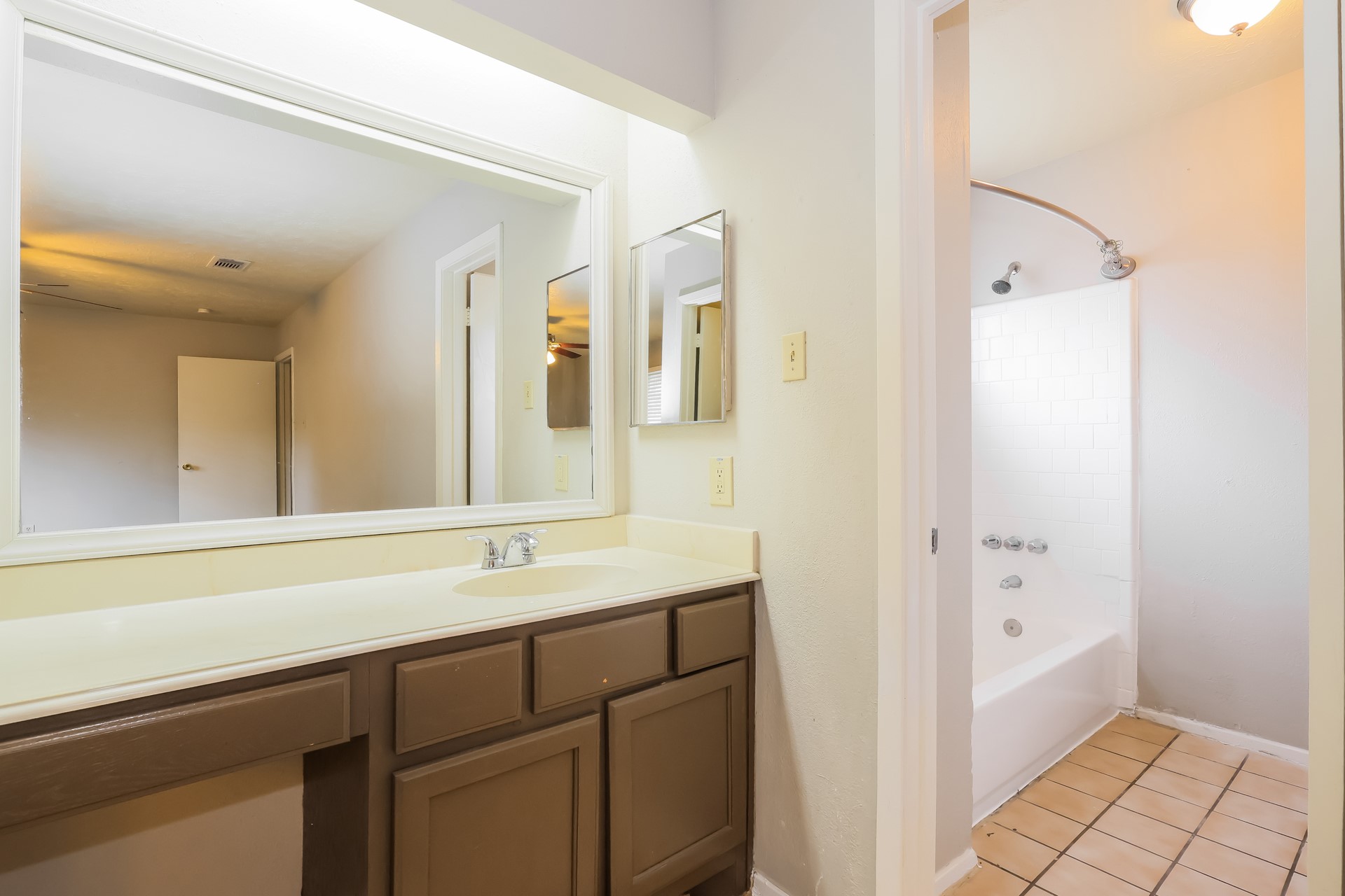 2118 Knollbrook Lane Property Photo 16