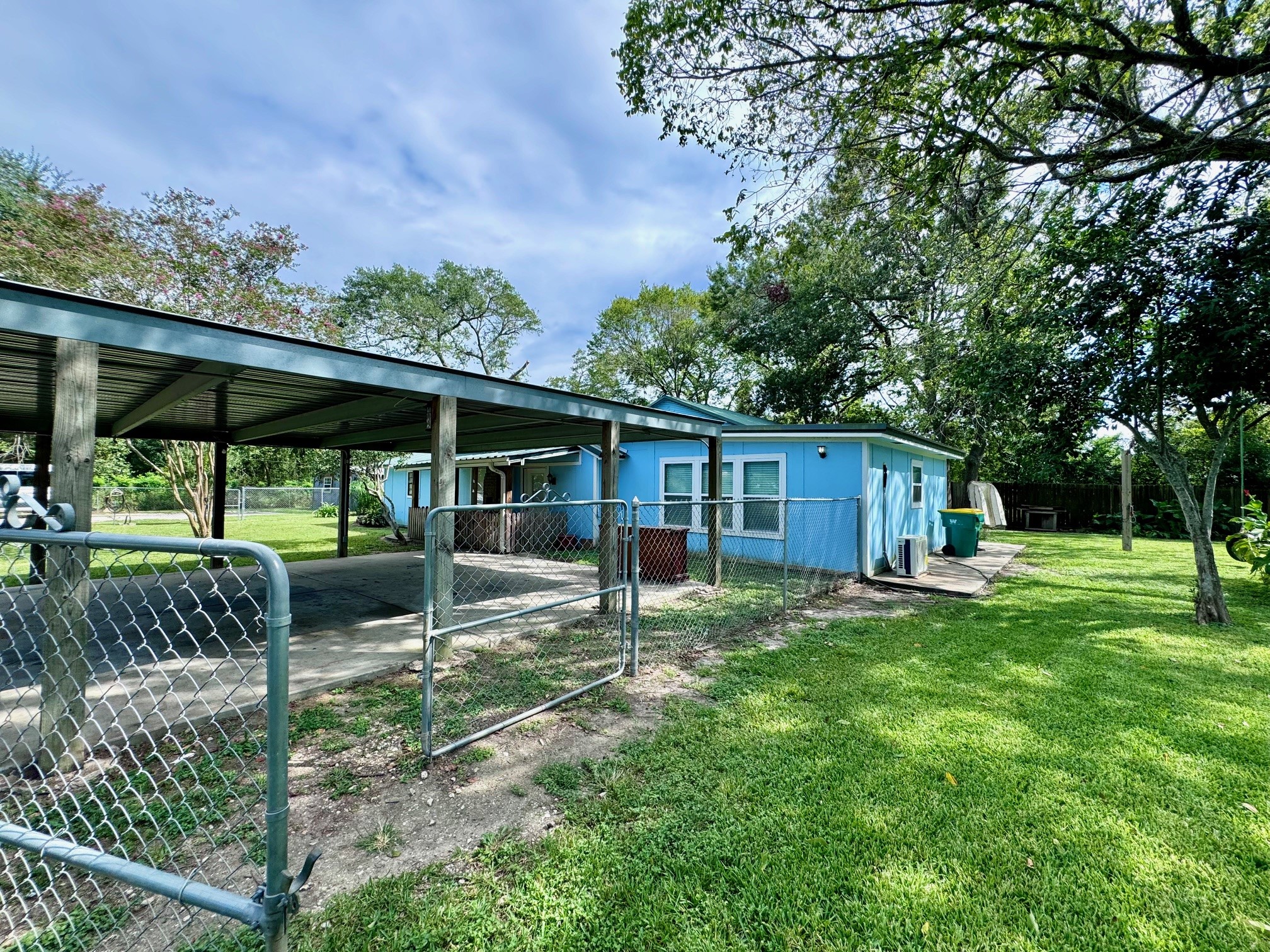 1937 Red Bluff Road Property Photo 2