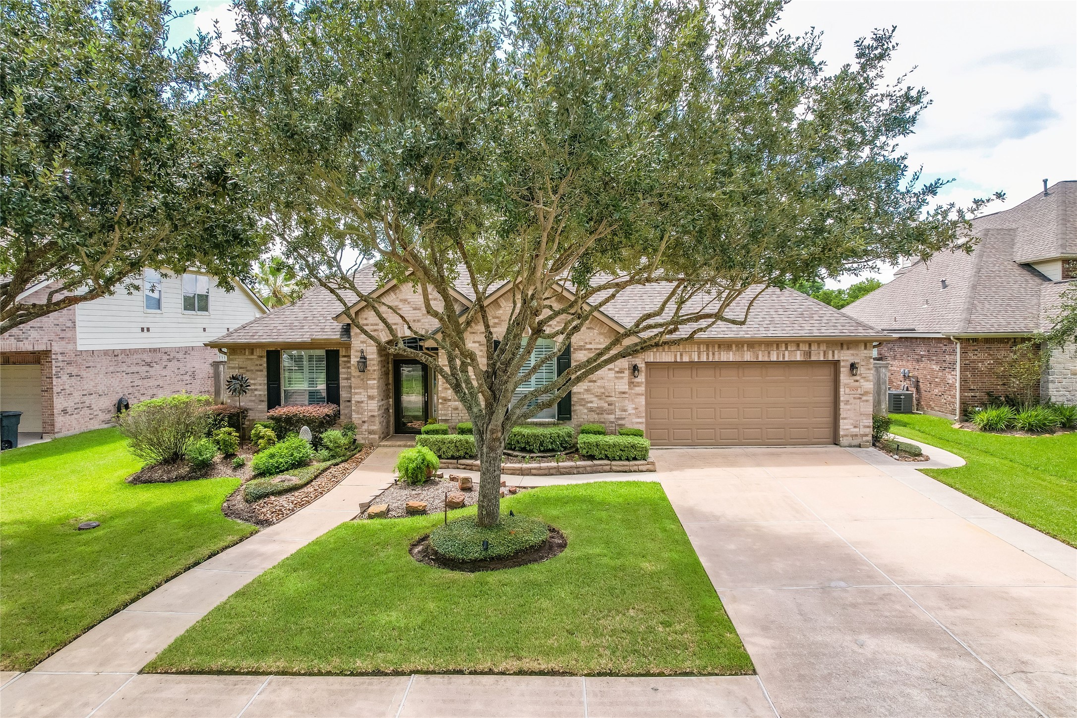 3309 Castle Creek Court Property Photo 3