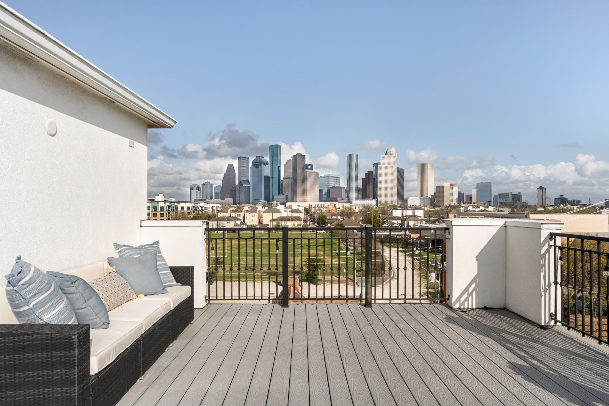 306 W Saulnier Street Property Photo 2