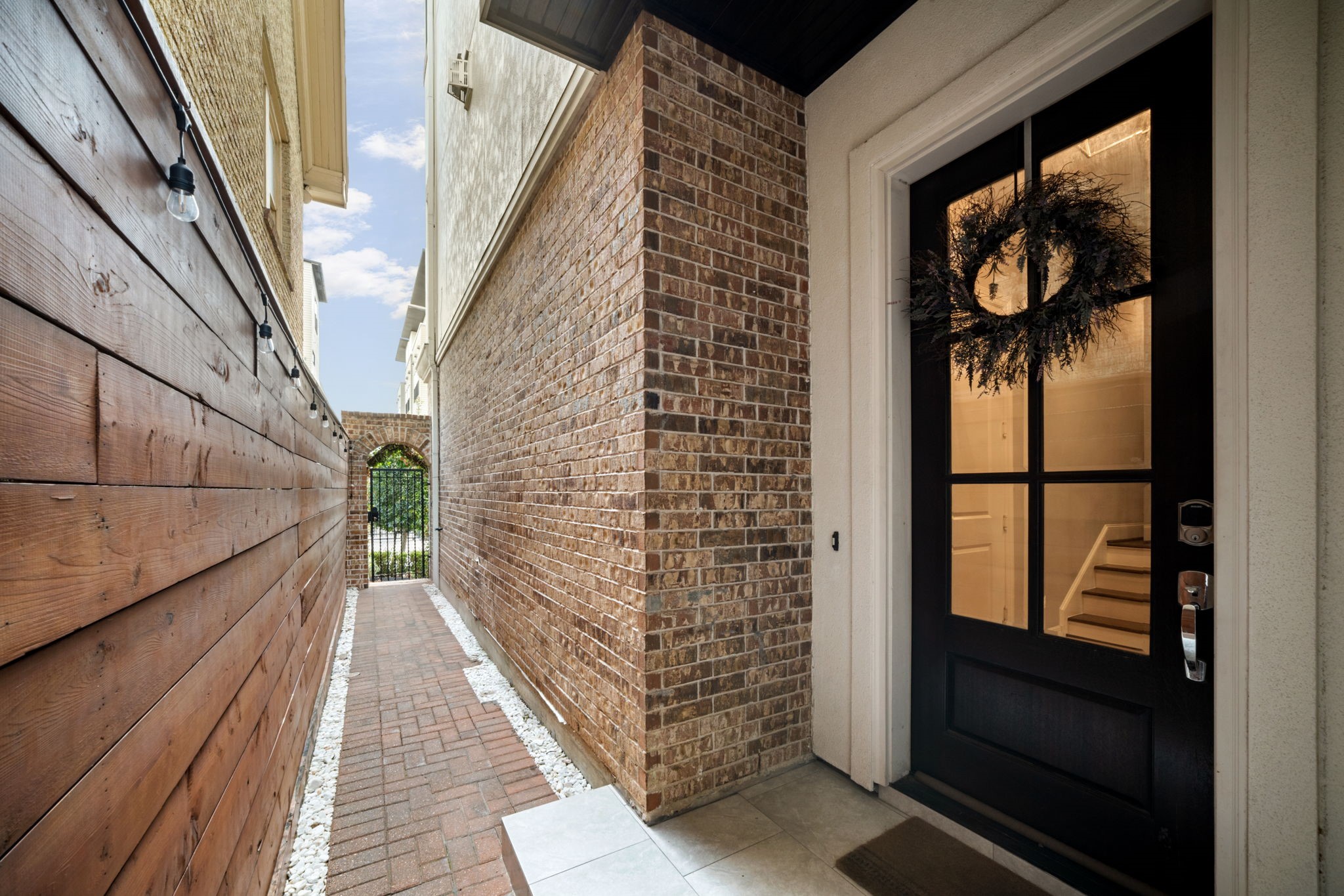 306 W Saulnier Street Property Photo 4