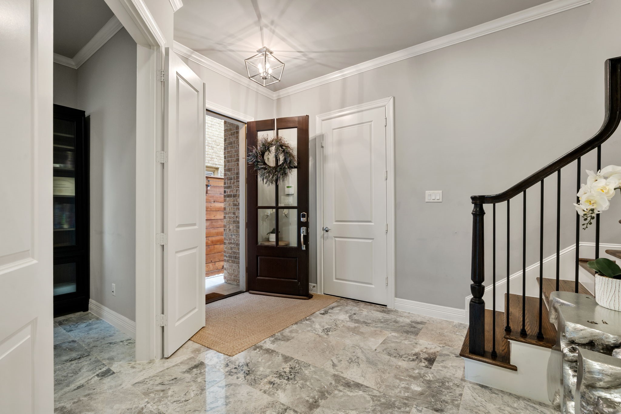 306 W Saulnier Street Property Photo 12