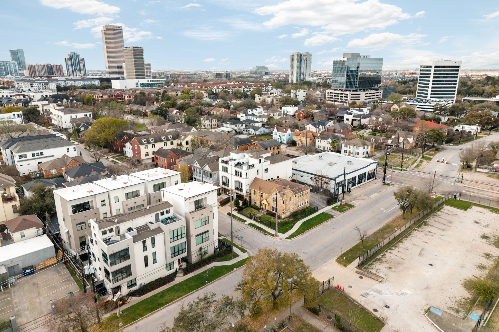 306 W Saulnier Street Property Photo 45