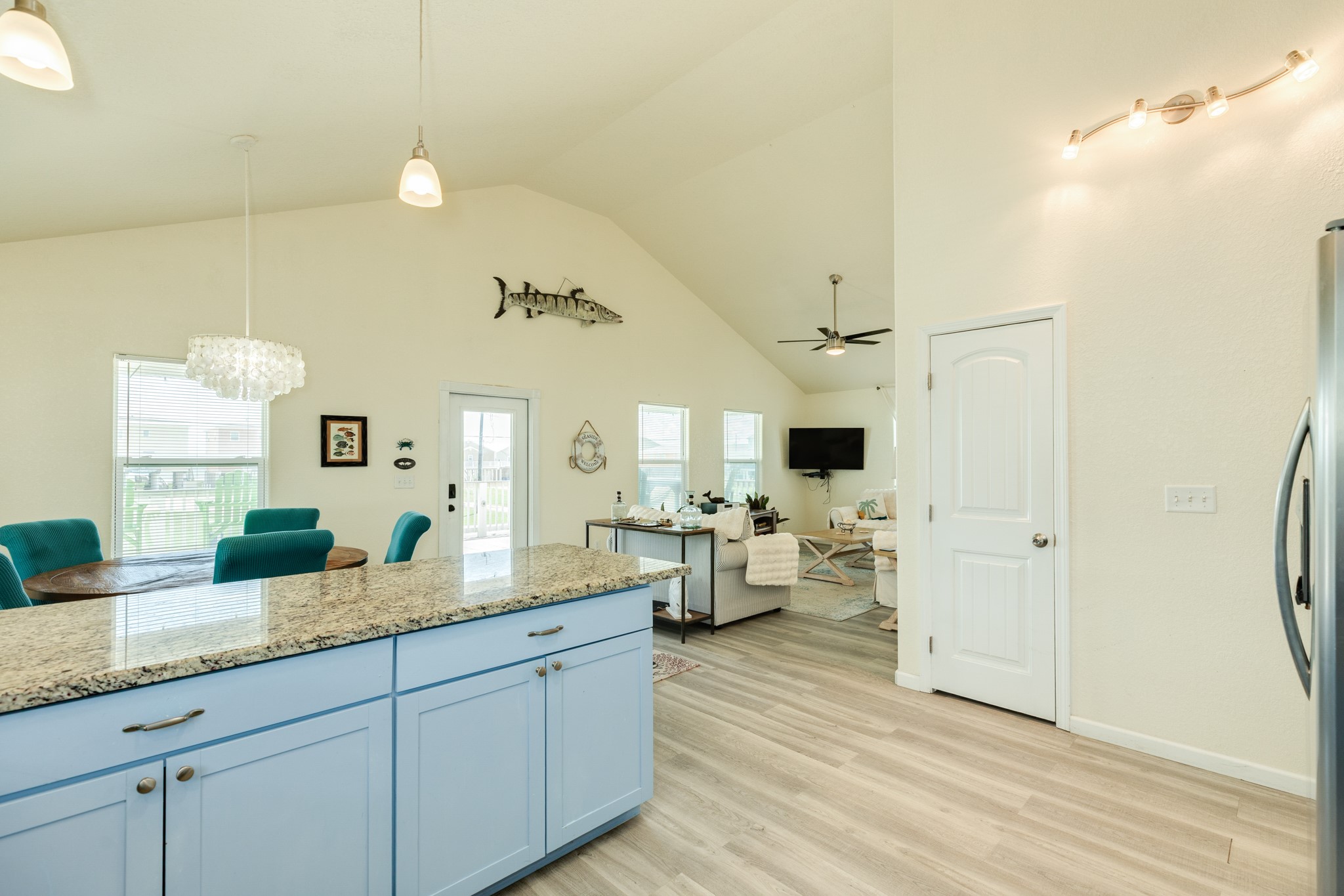 2935 Blue Water Highway Property Photo 23