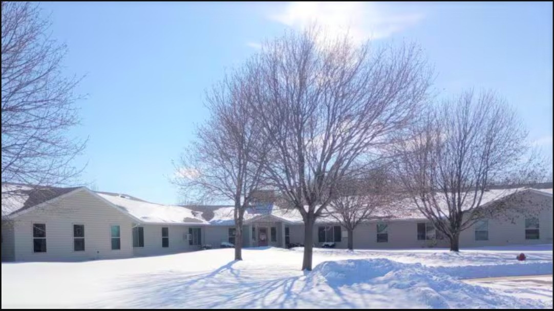745 Streeter Dr Property Photo 3