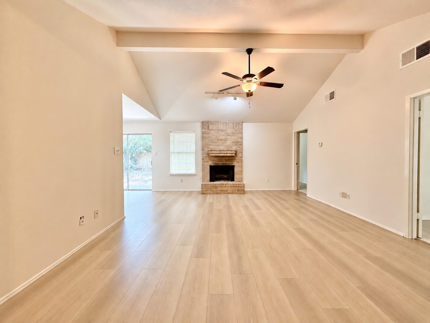 16 Rock Pine Court Property Photo 5