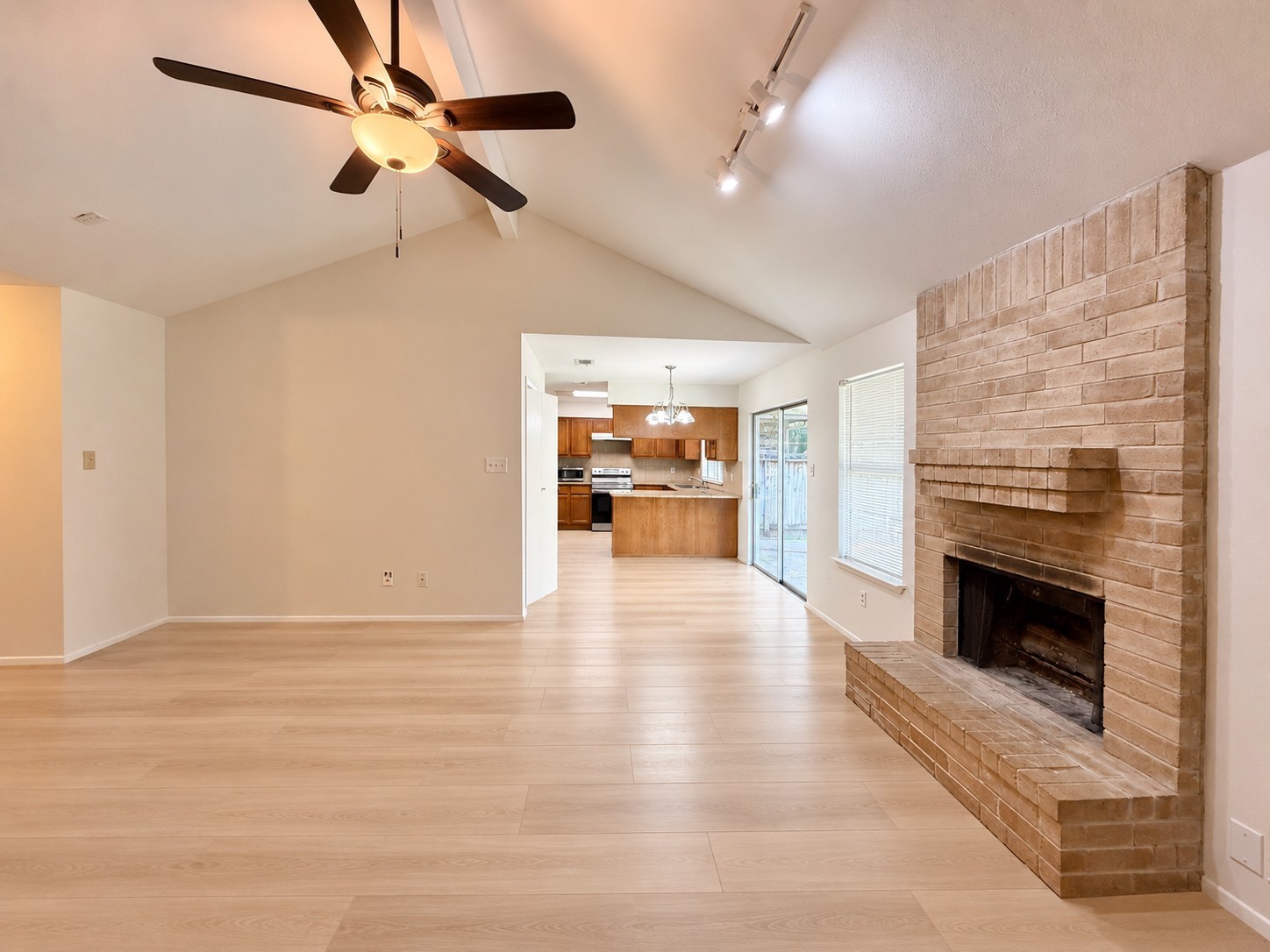 16 Rock Pine Court Property Photo 8