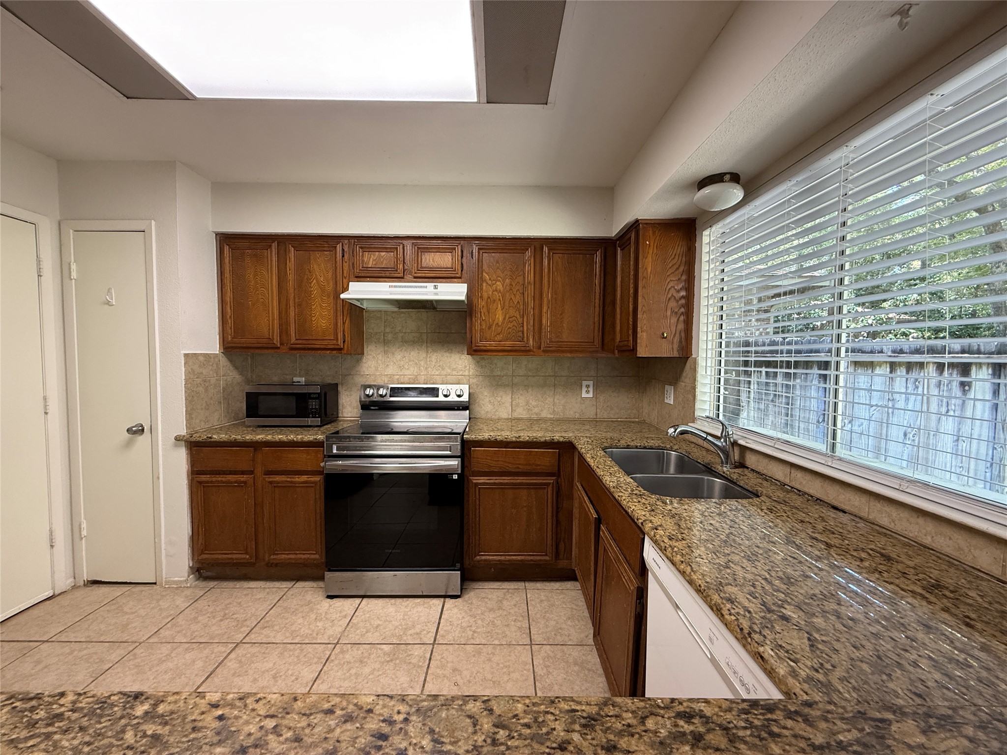 16 Rock Pine Court Property Photo 10