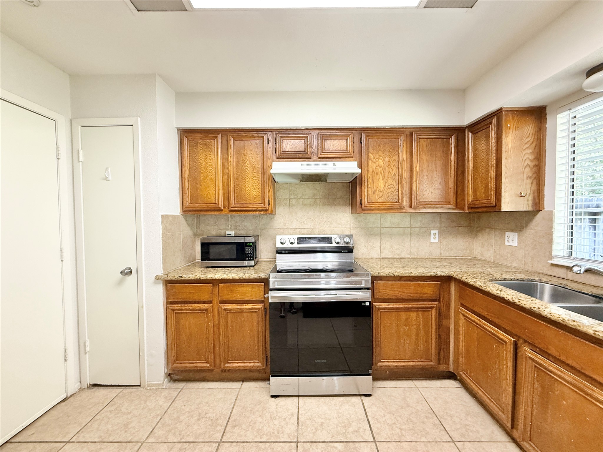 16 Rock Pine Court Property Photo 12