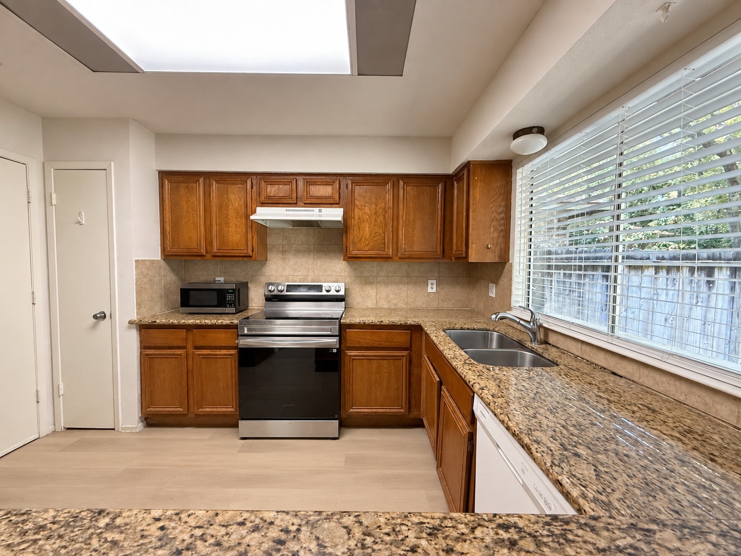16 Rock Pine Court Property Photo 12