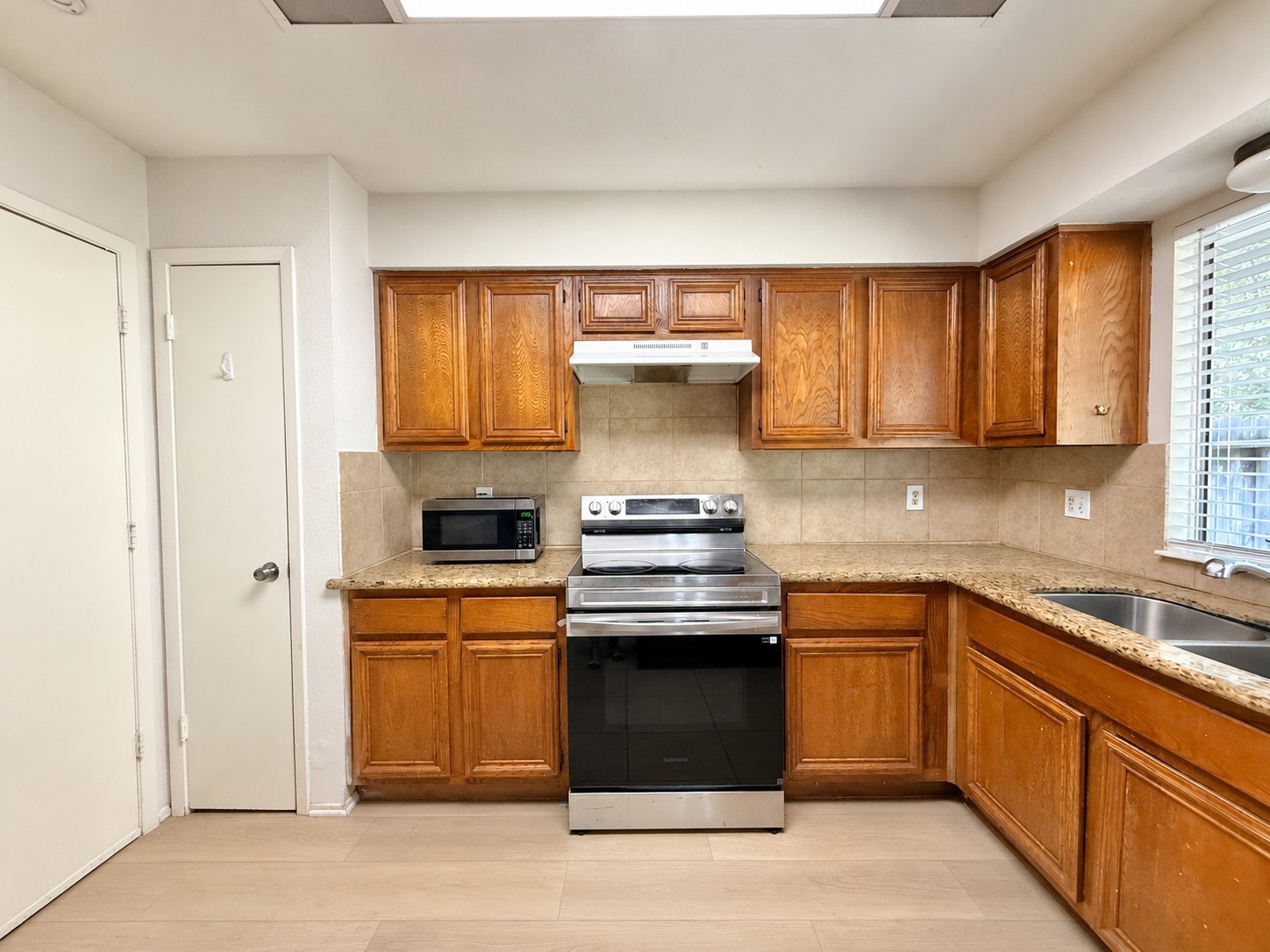 16 Rock Pine Court Property Photo 13