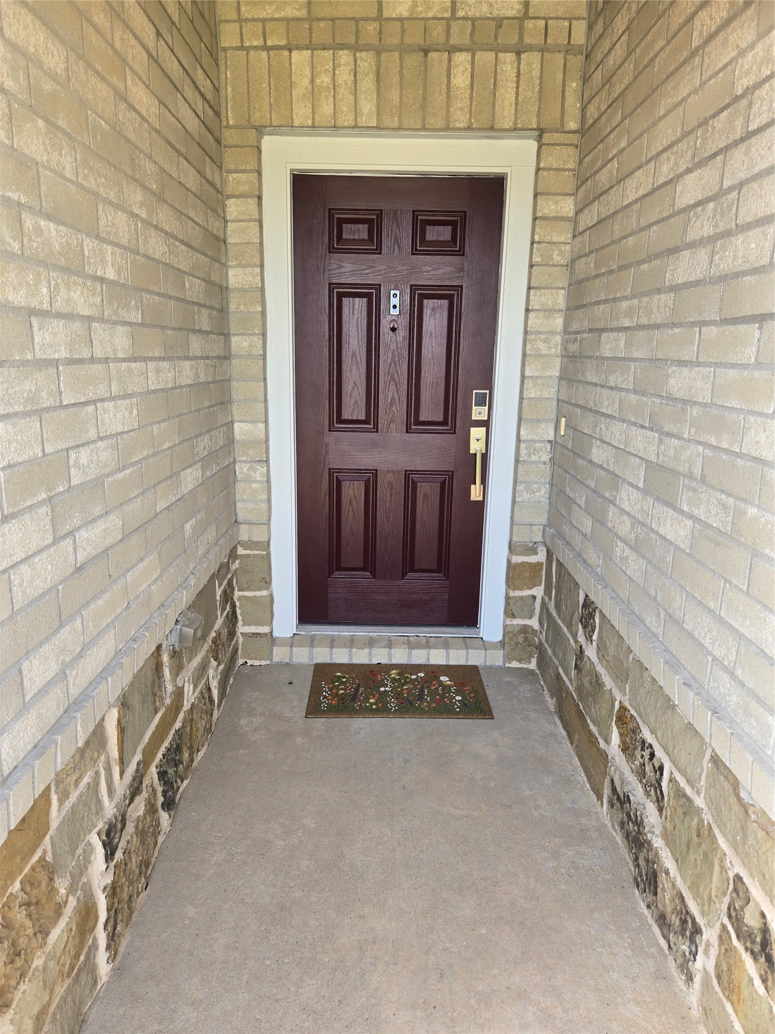 40204 S Hill Pass Property Photo 2