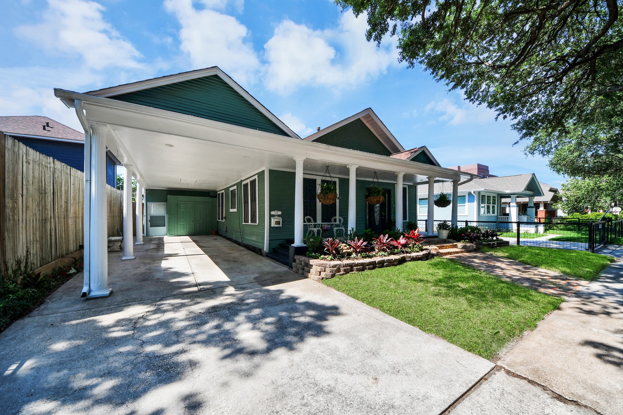 1114 W Cottage Street Property Photo 4