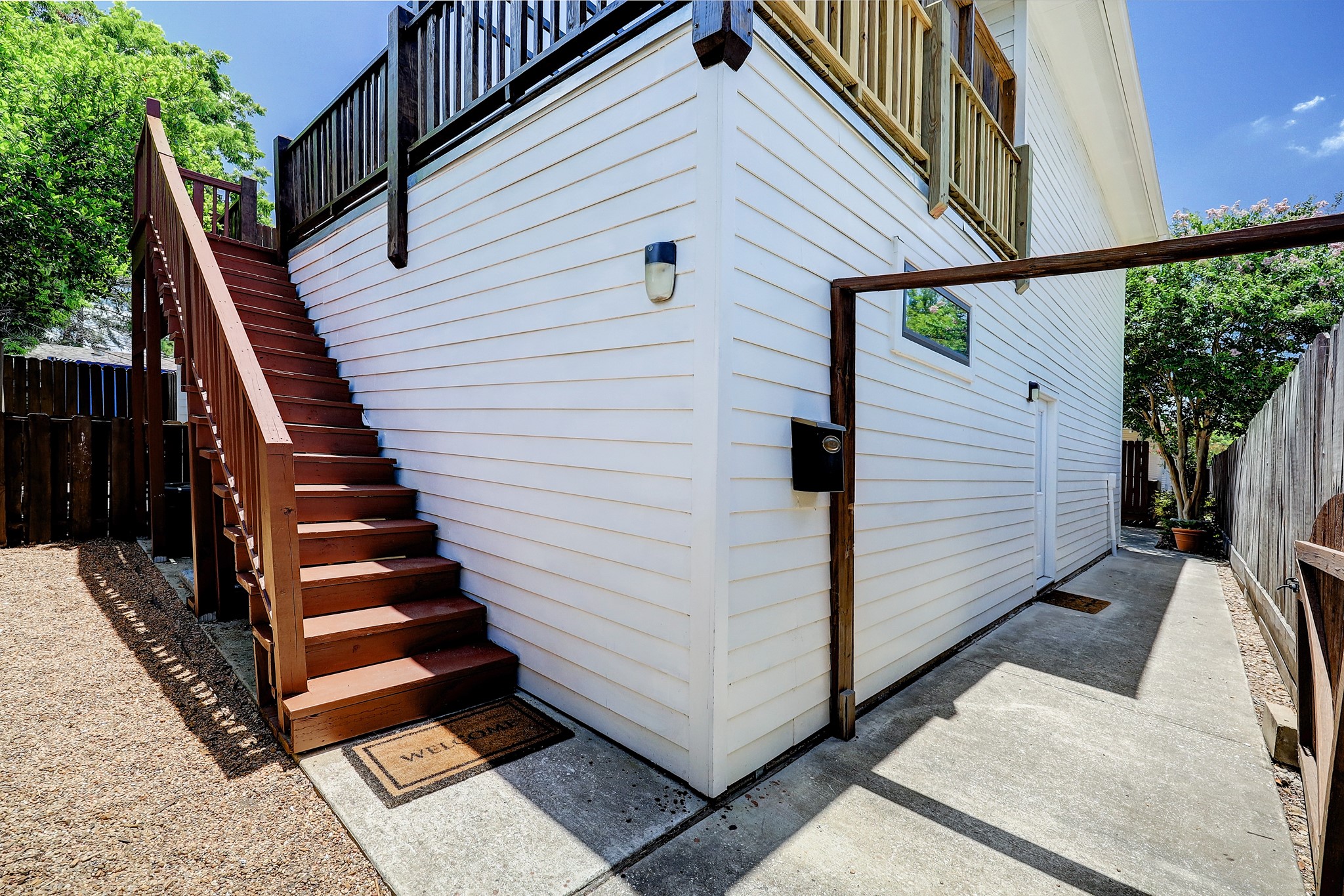 611 East 20th Street Upper Property Photo 3