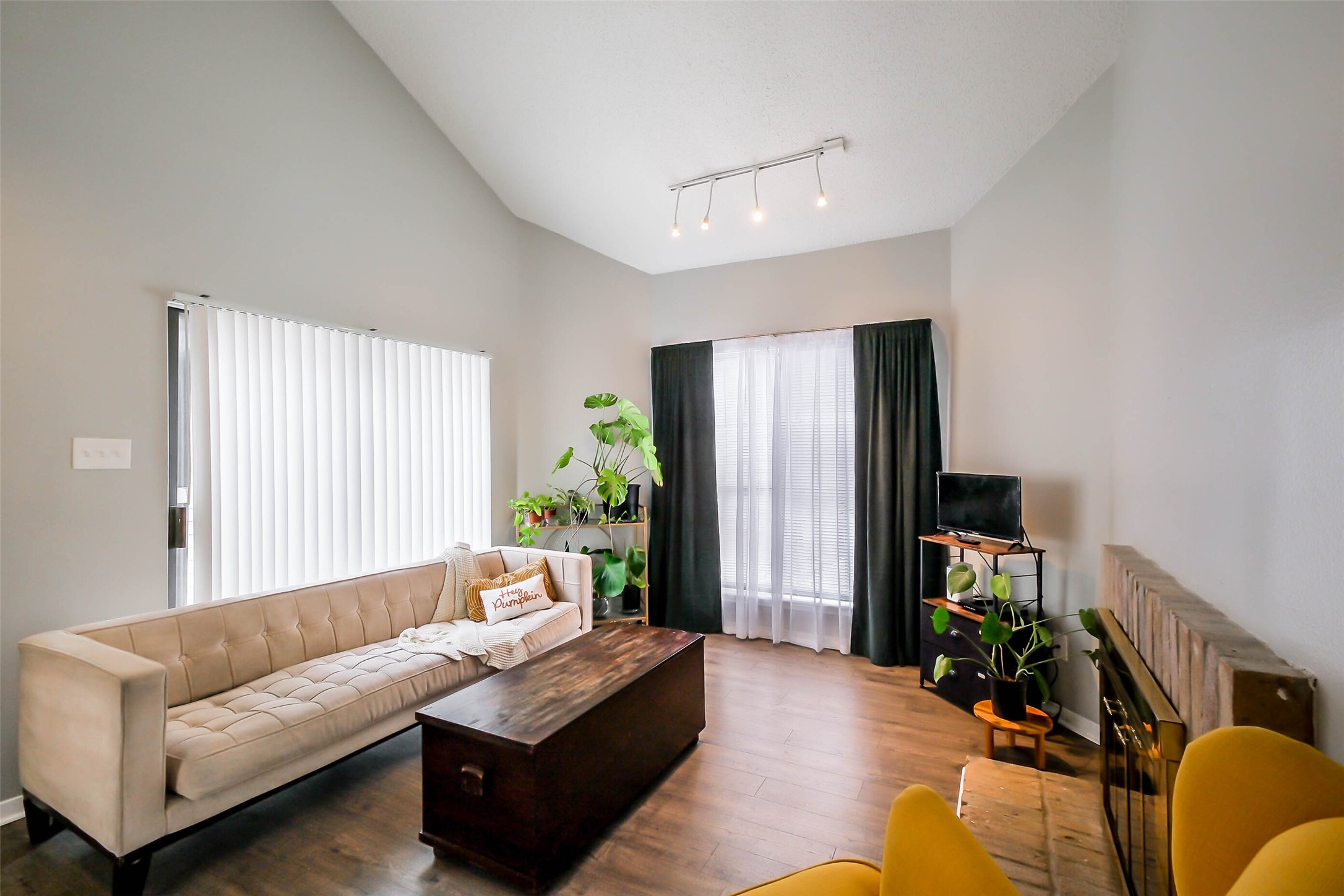 10122 Waterstone Drive Property Photo 3