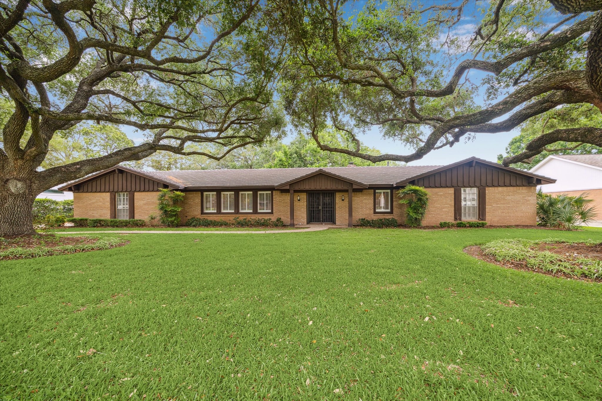 207 Lombardy Drive Property Photo