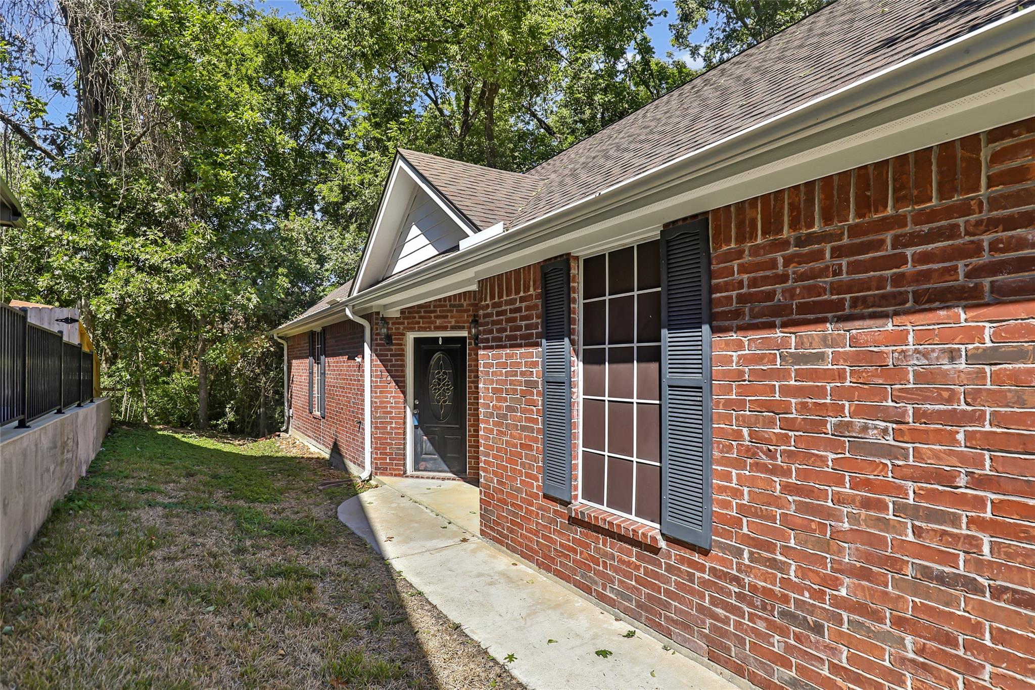 108 Harbour Town Circle Property Photo 2