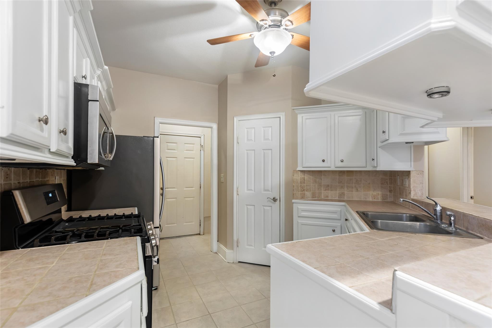 108 Harbour Town Circle Property Photo 21