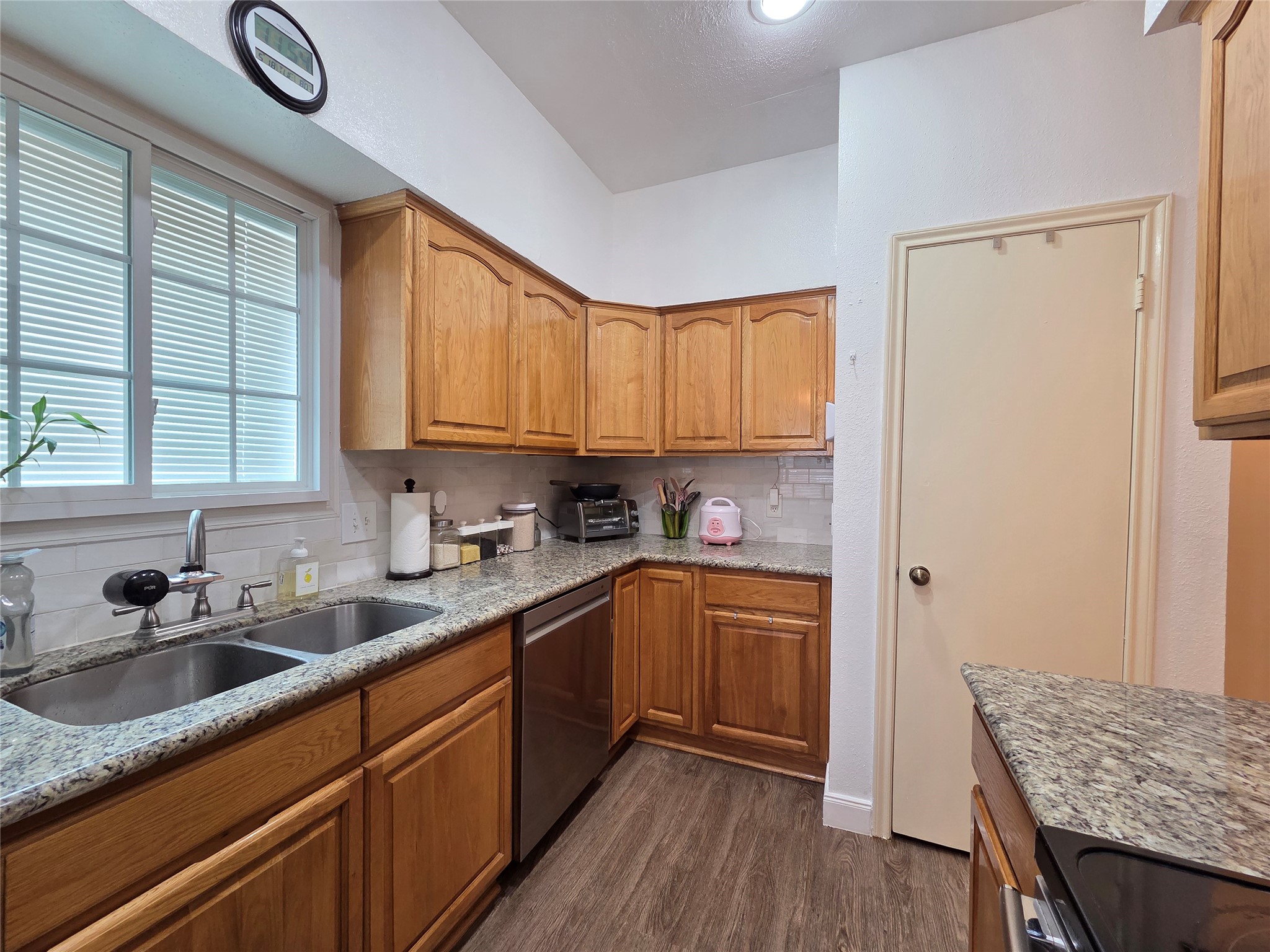 1103 Dulles Avenue 1402 Property Photo 17