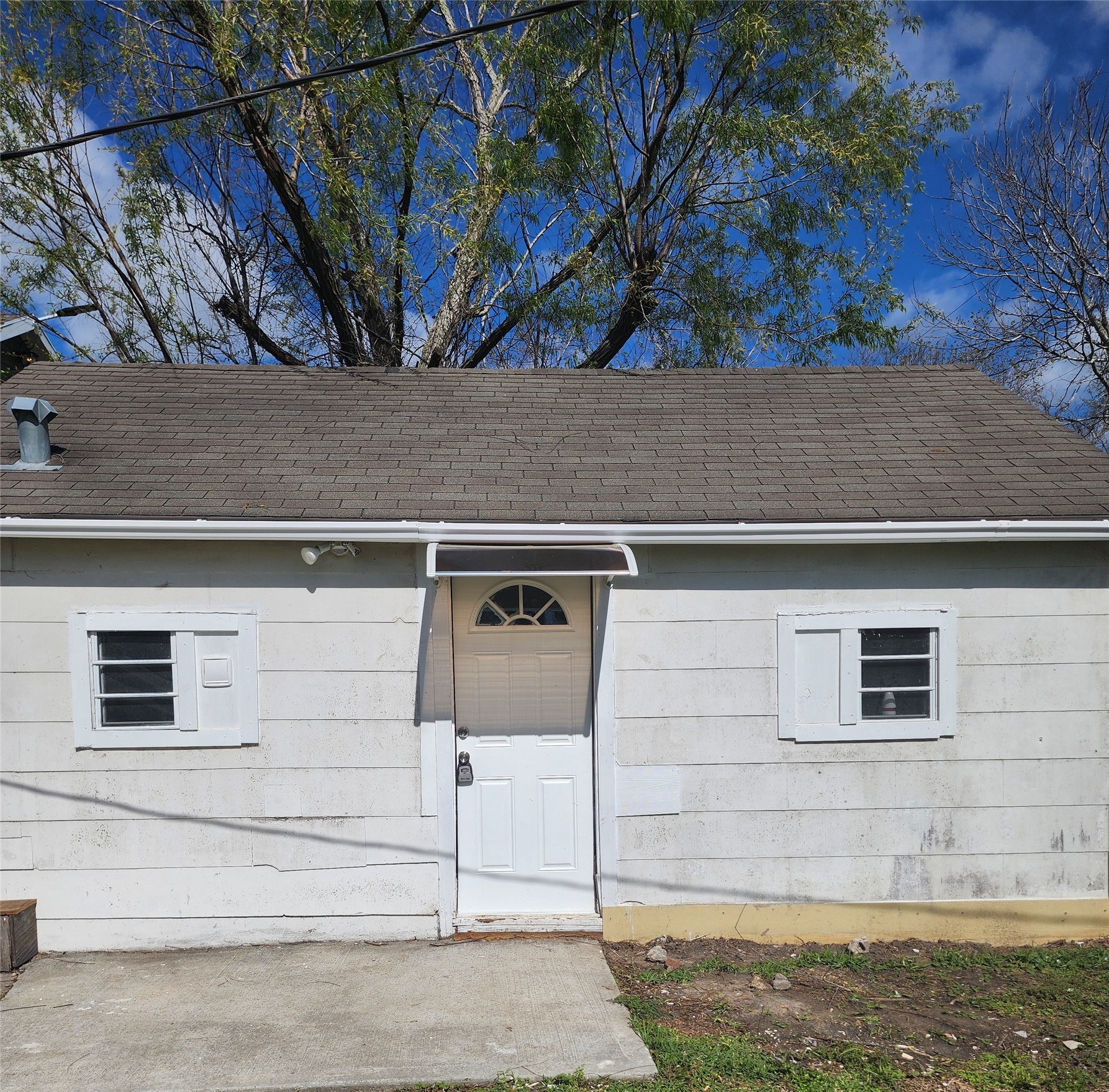 211 Avenue B 1/2 Property Photo 2