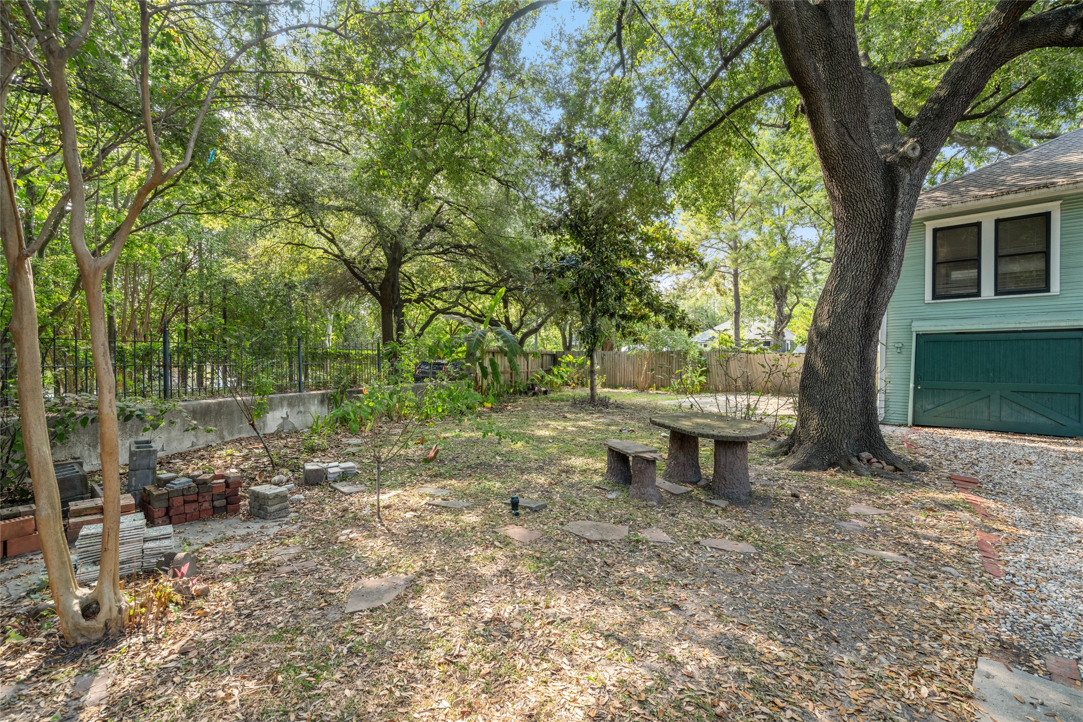 118 Alma Street Property Photo 4