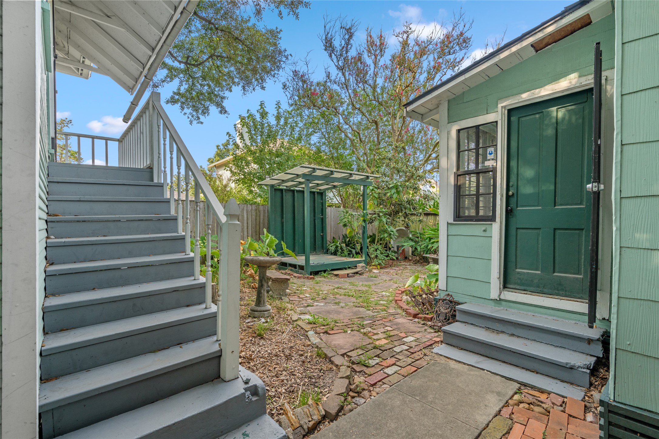 118 Alma Street Property Photo 23