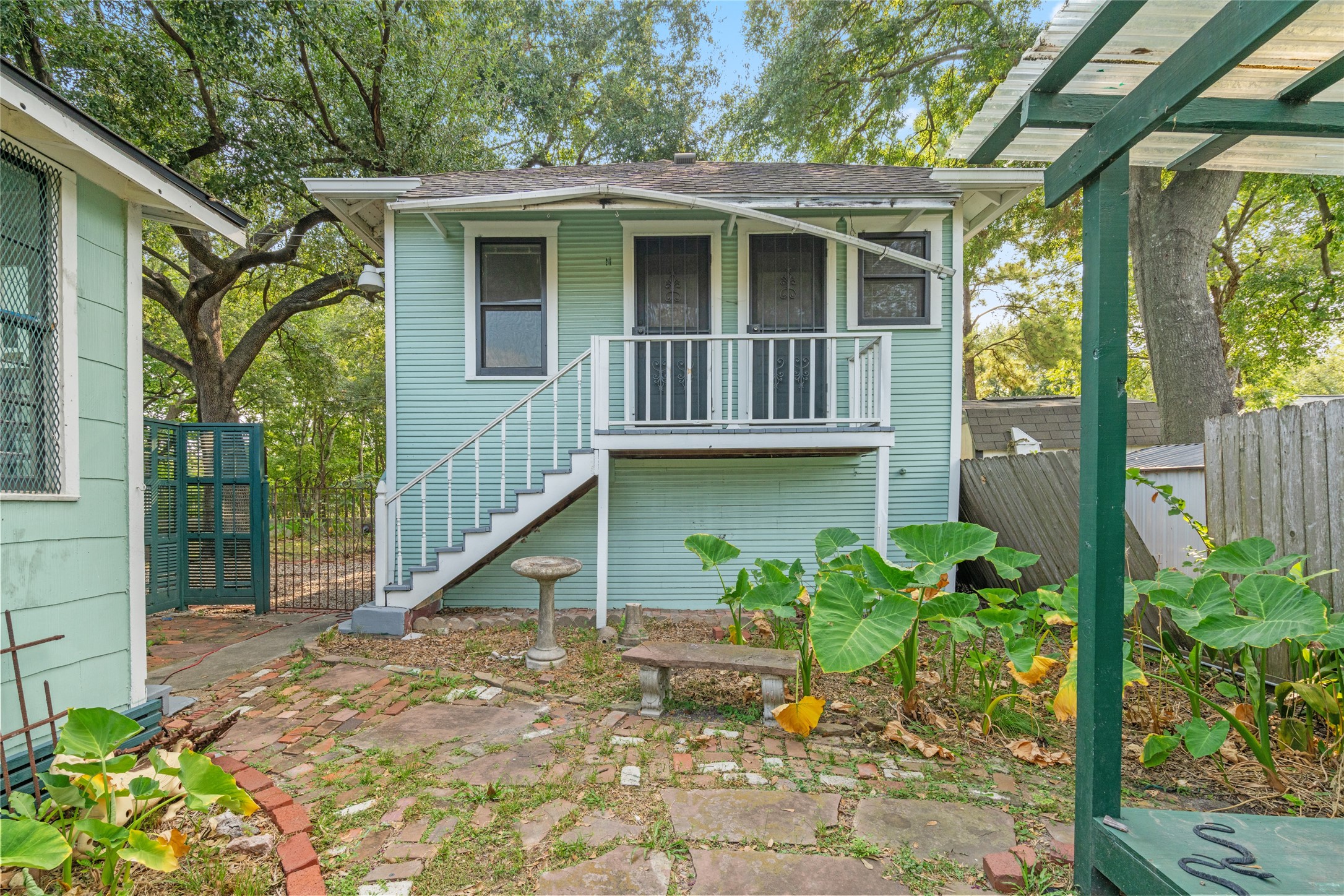 118 Alma Street Property Photo 34