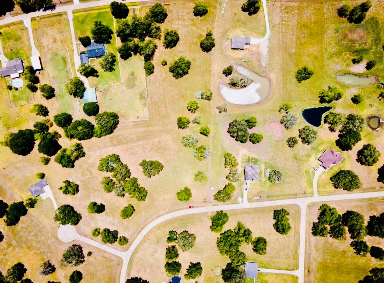 352 Horse Shoe Trail, Angleton TX 77515 Property Photo 1