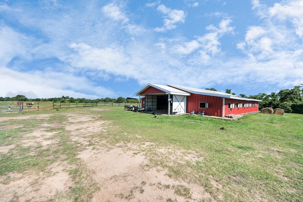 17725 Cochran Road Property Photo 3