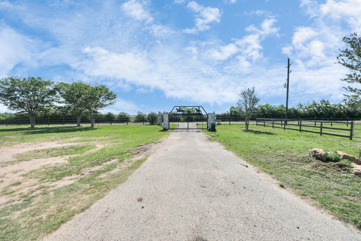 17725 Cochran Road Property Photo 6