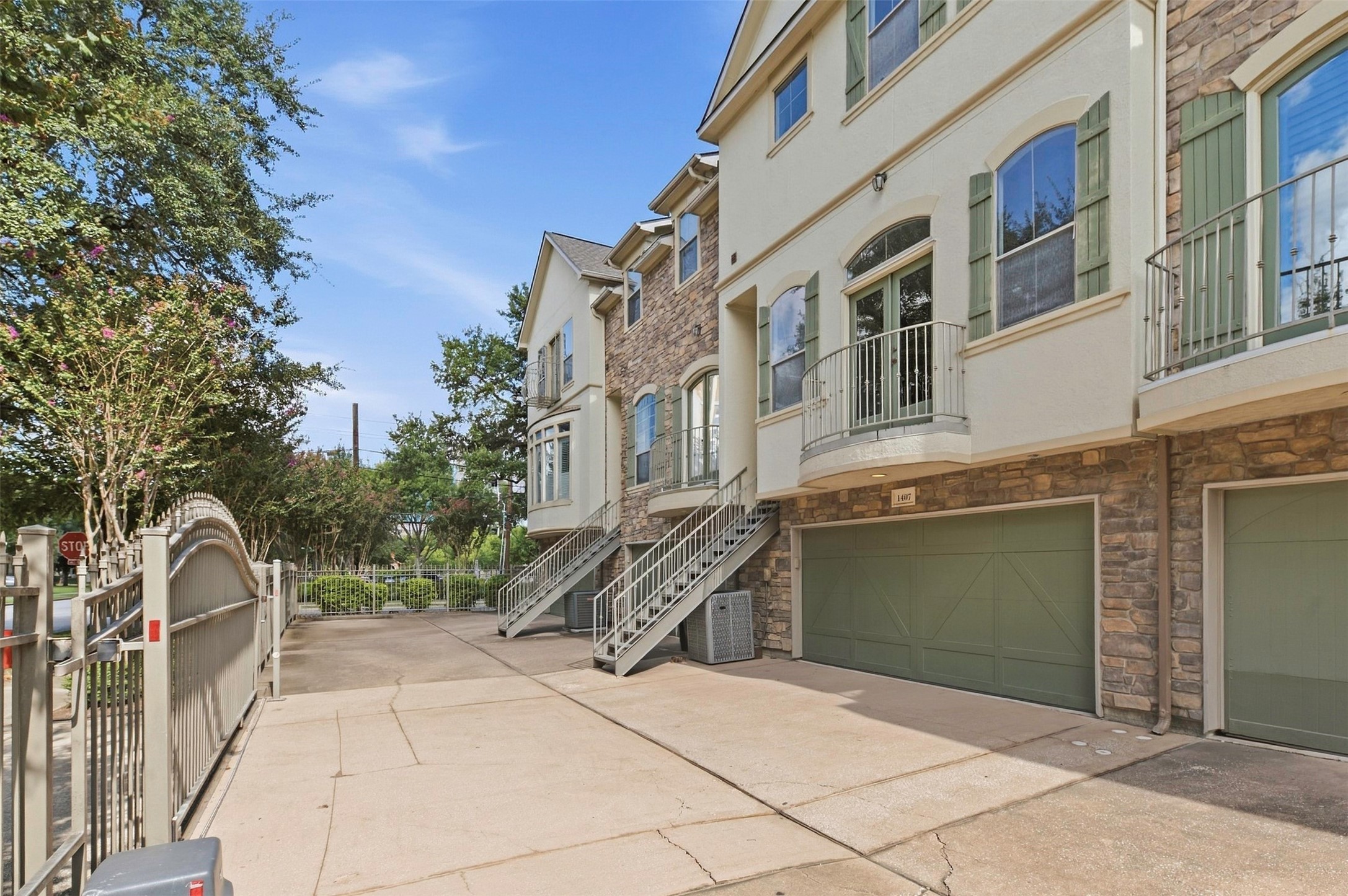1407 Southmore Boulevard Property Photo 3