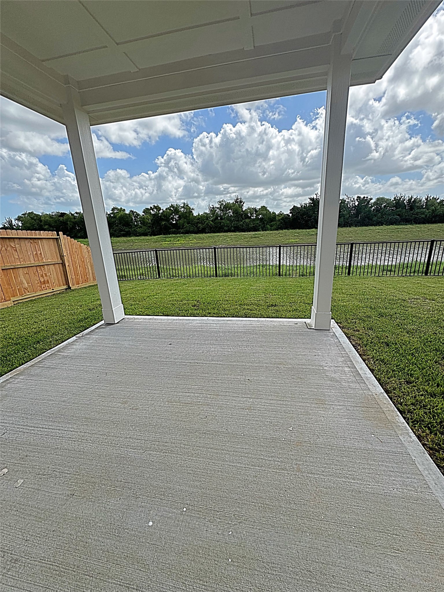 4622 Crater Run Drive Property Photo 6