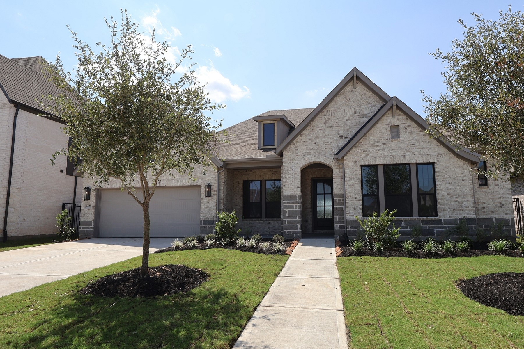 2823 Tulip Terrace Trail Property Photo 1