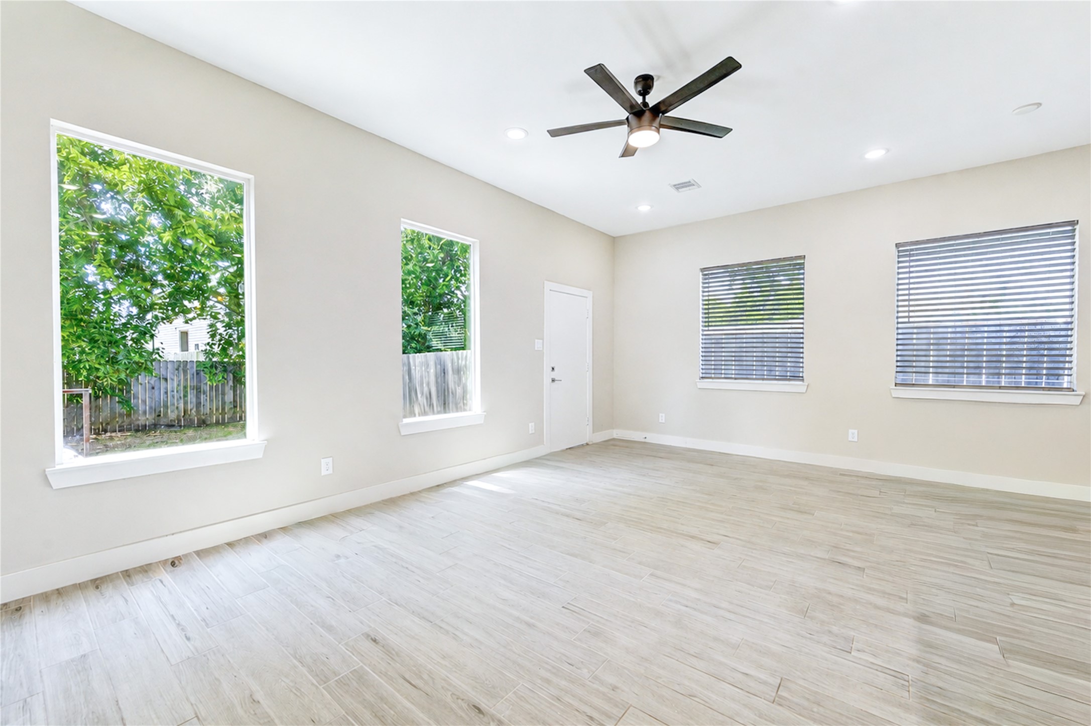 4536 Sunflower Street Property Photo 6