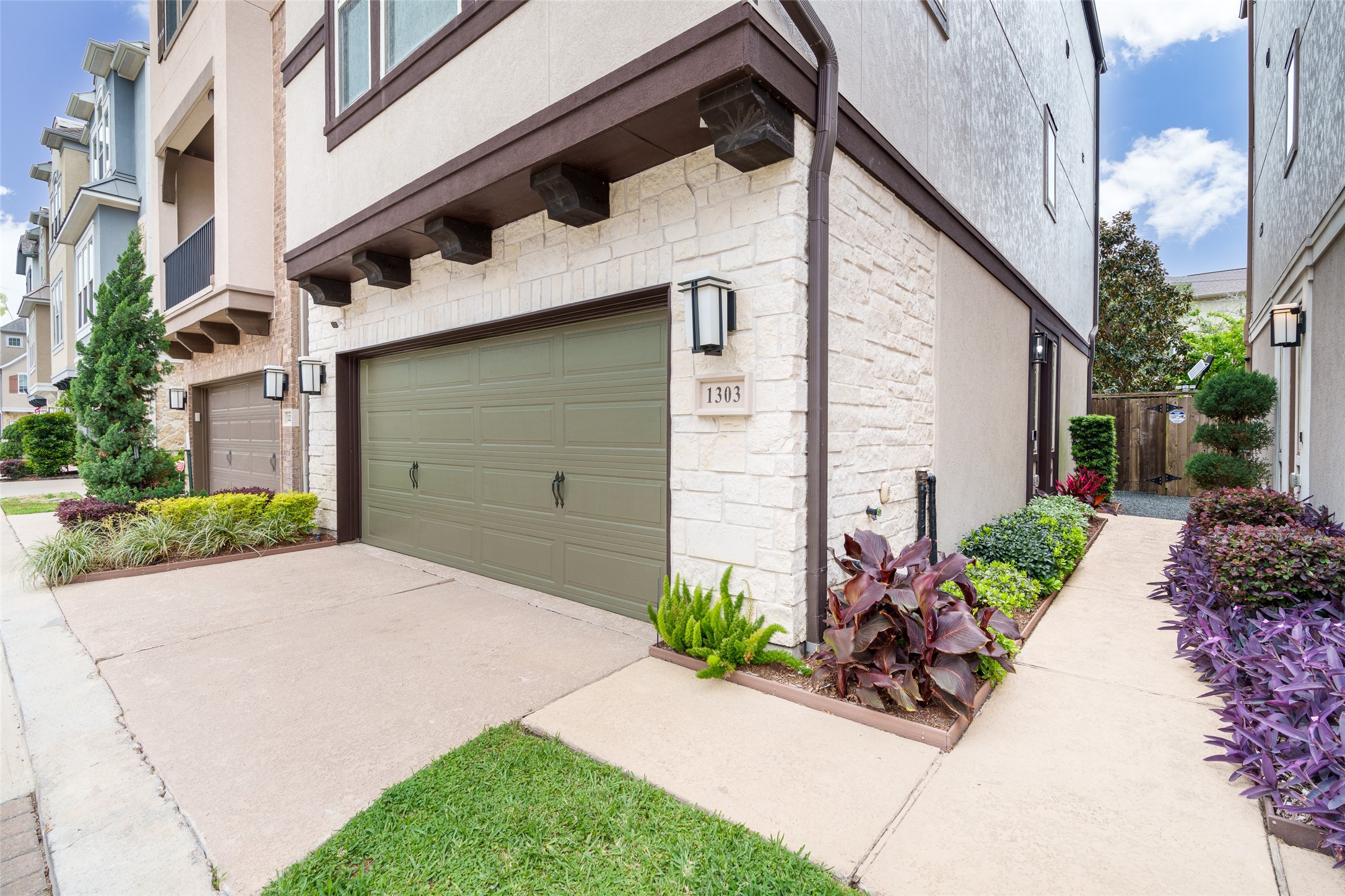 1303 Edwinstowe Trail Property Photo 4