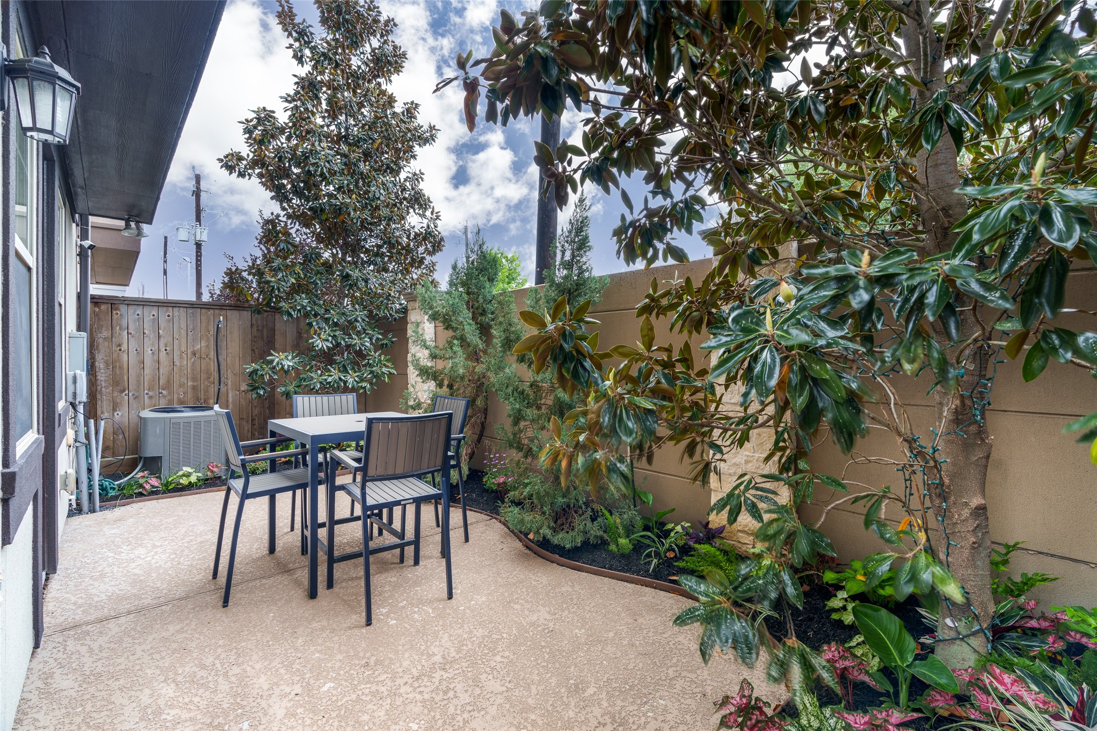 1303 Edwinstowe Trail Property Photo 6