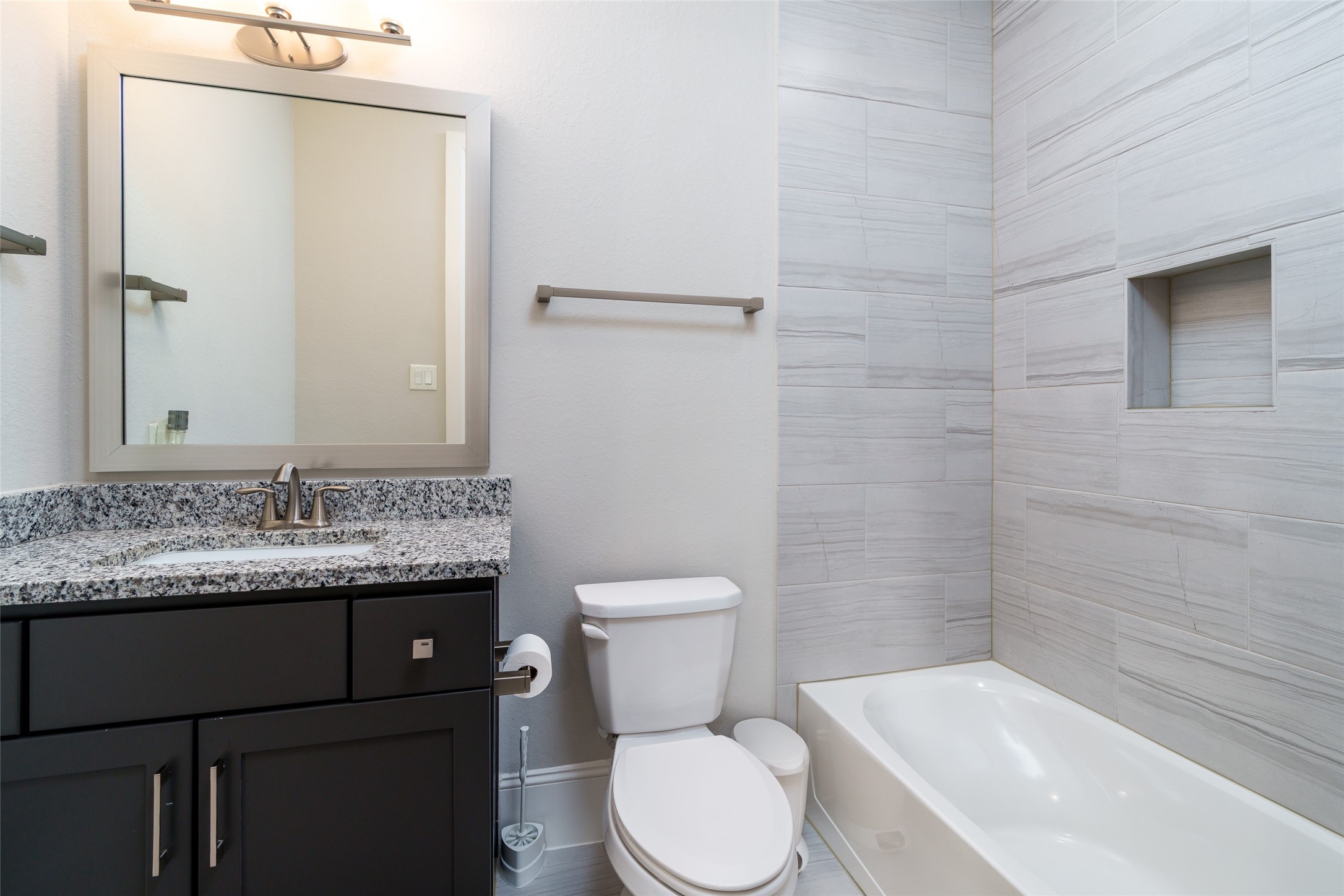 1303 Edwinstowe Trail Property Photo 10