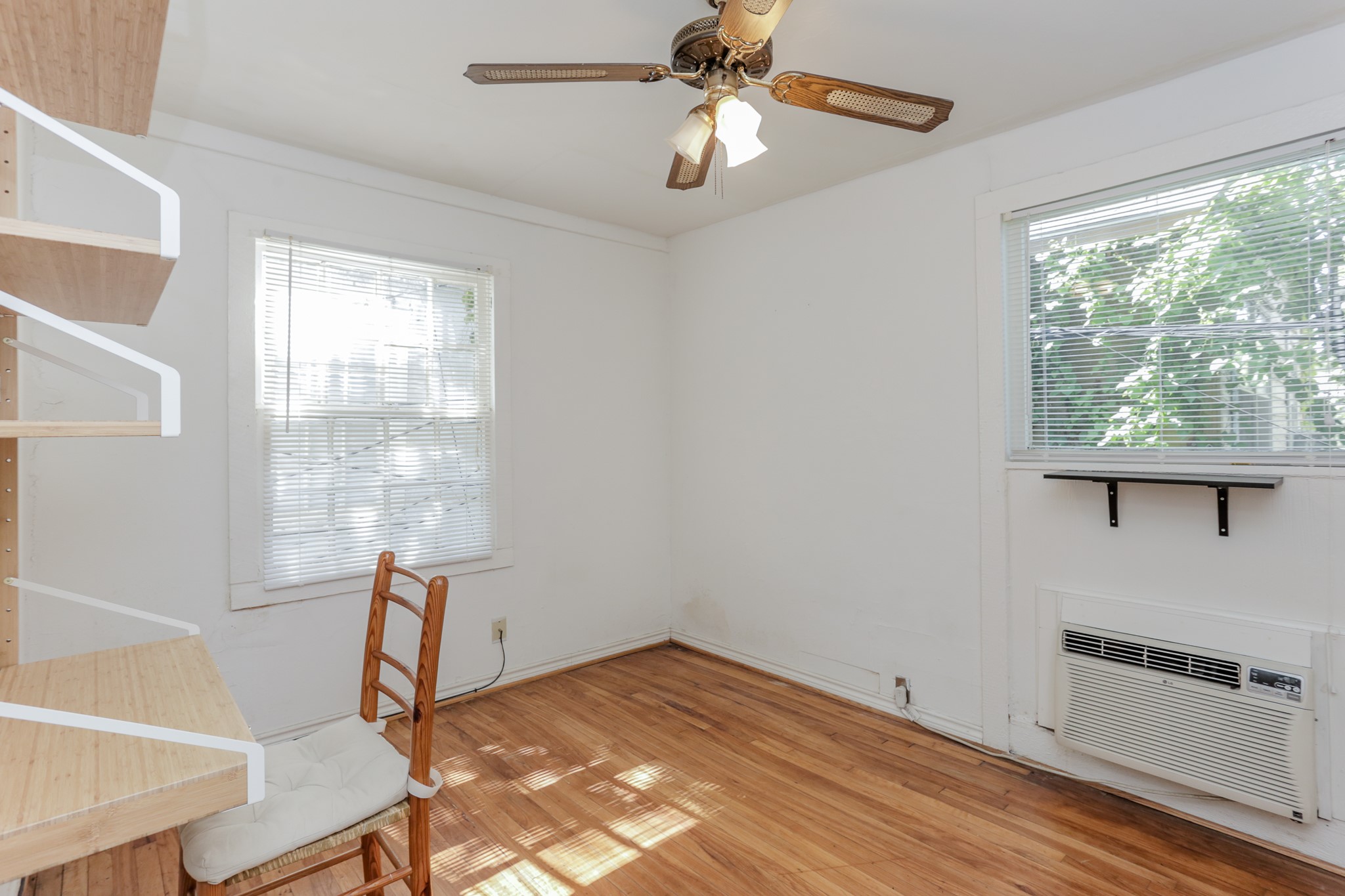 1828 W Main 1/2 Street 1 Property Photo 6