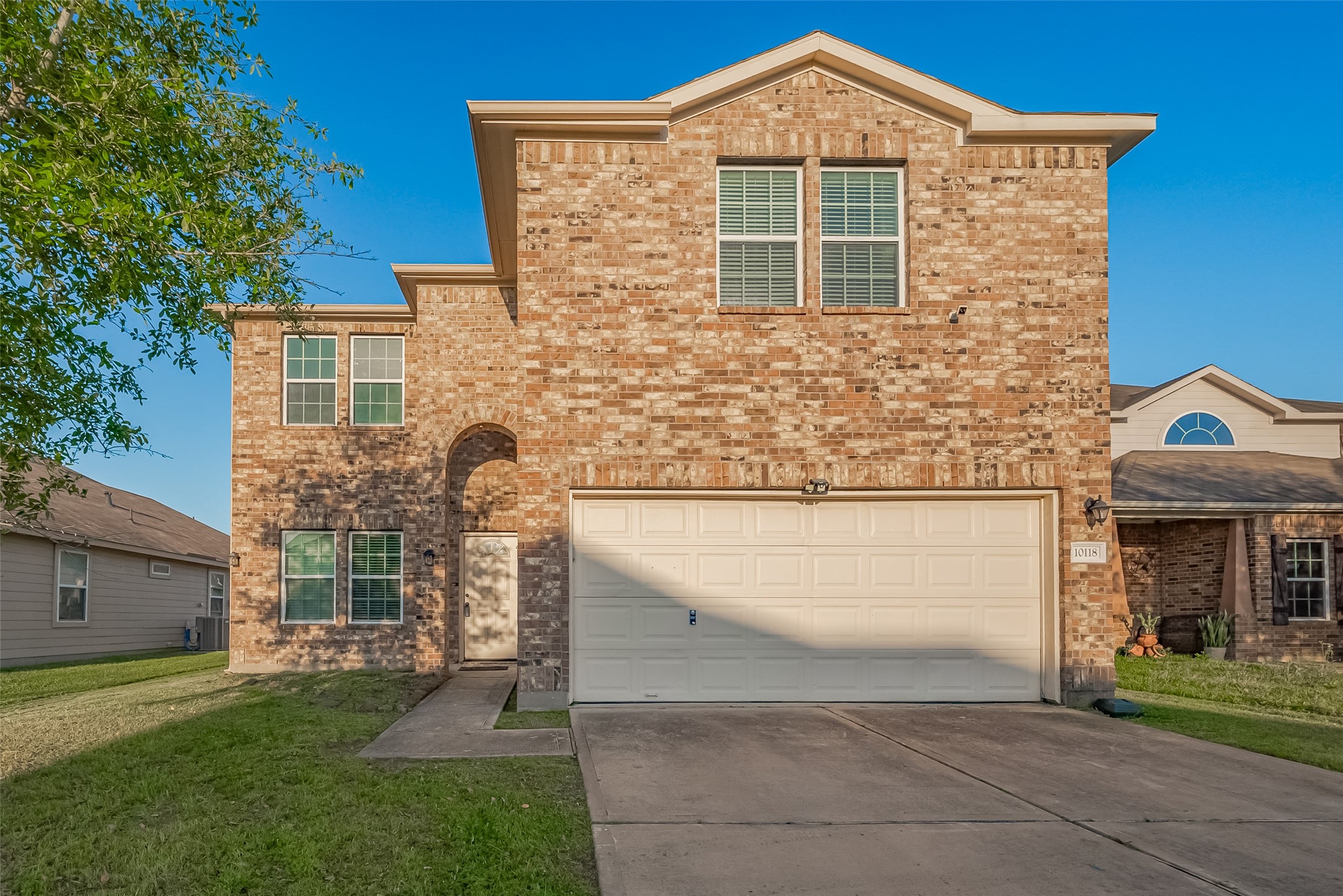 10118 Mariposa Stream Court Property Photo 1