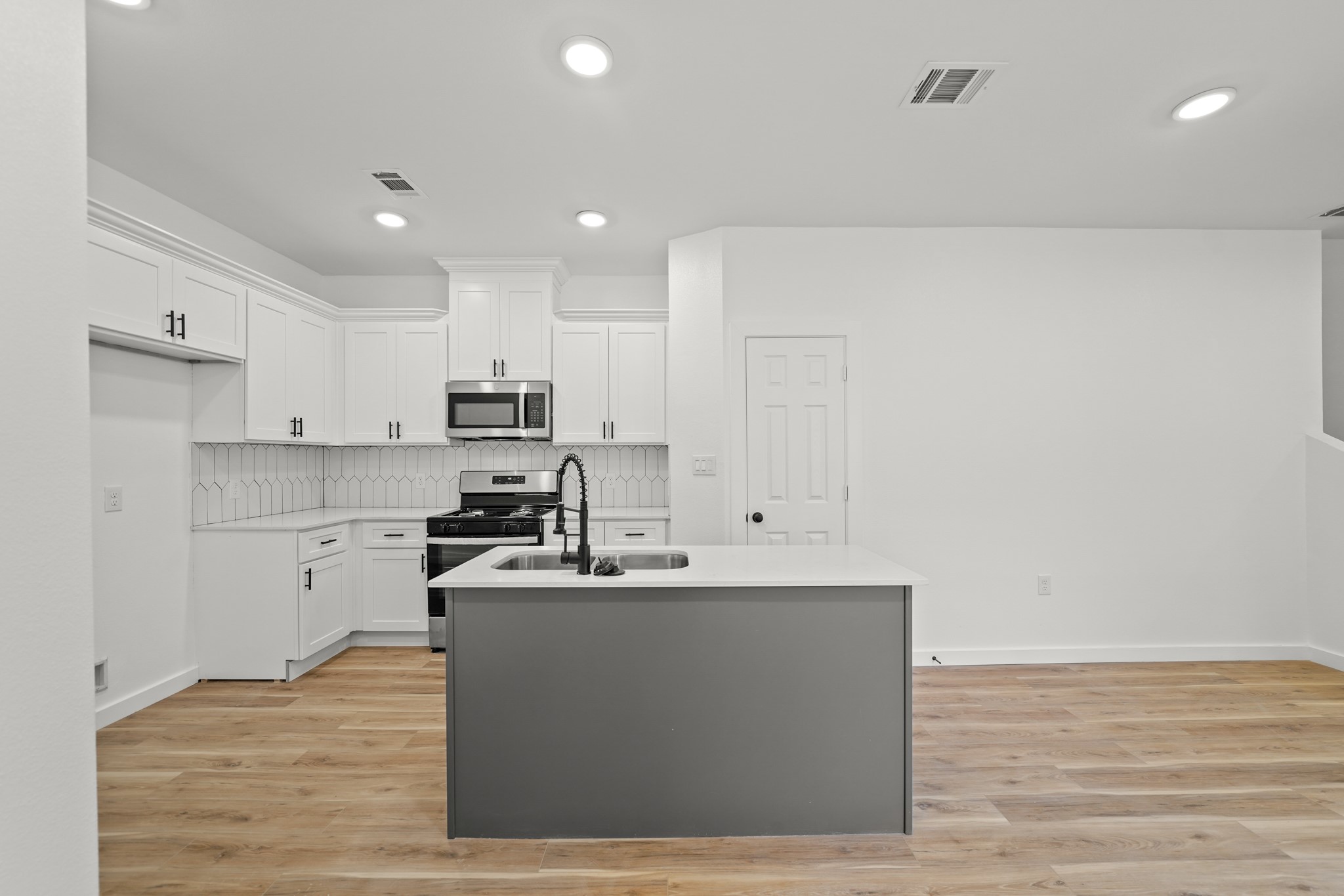 2195 W Lang B Property Photo 5