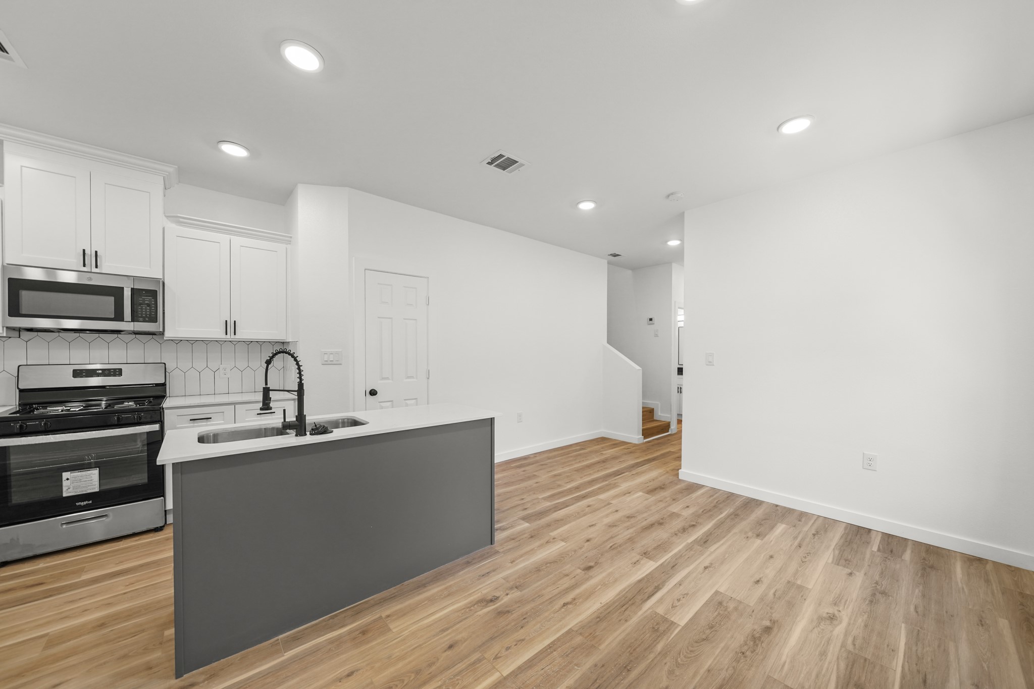 2195 W Lang B Property Photo 6