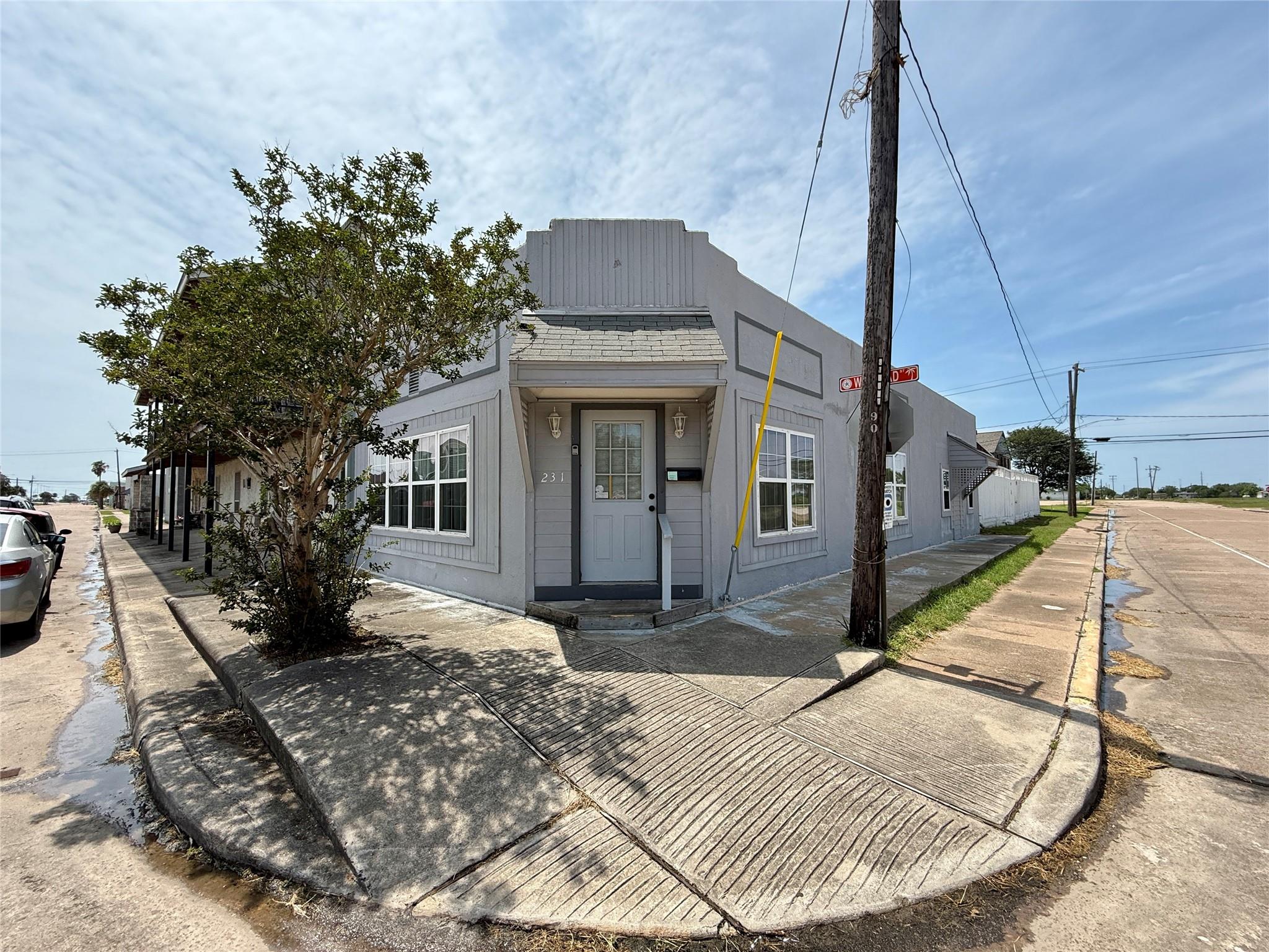 231 W Broad Street, Freeport Tx 77541 Property Photo 1