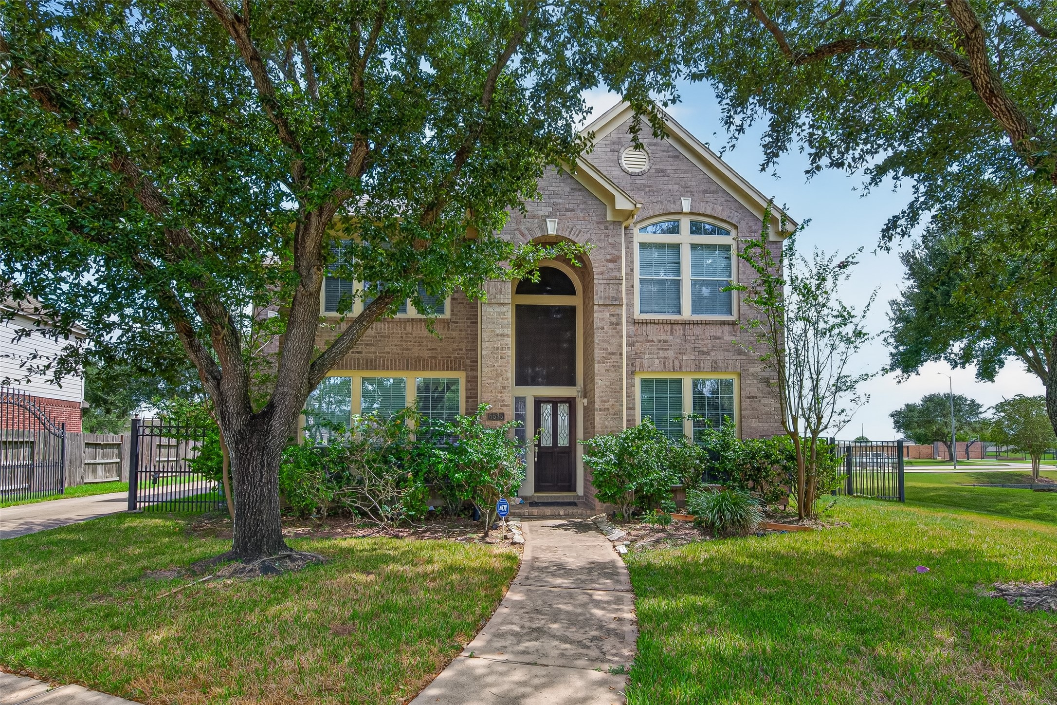 5535 Moss Meadow Court Property Photo 3