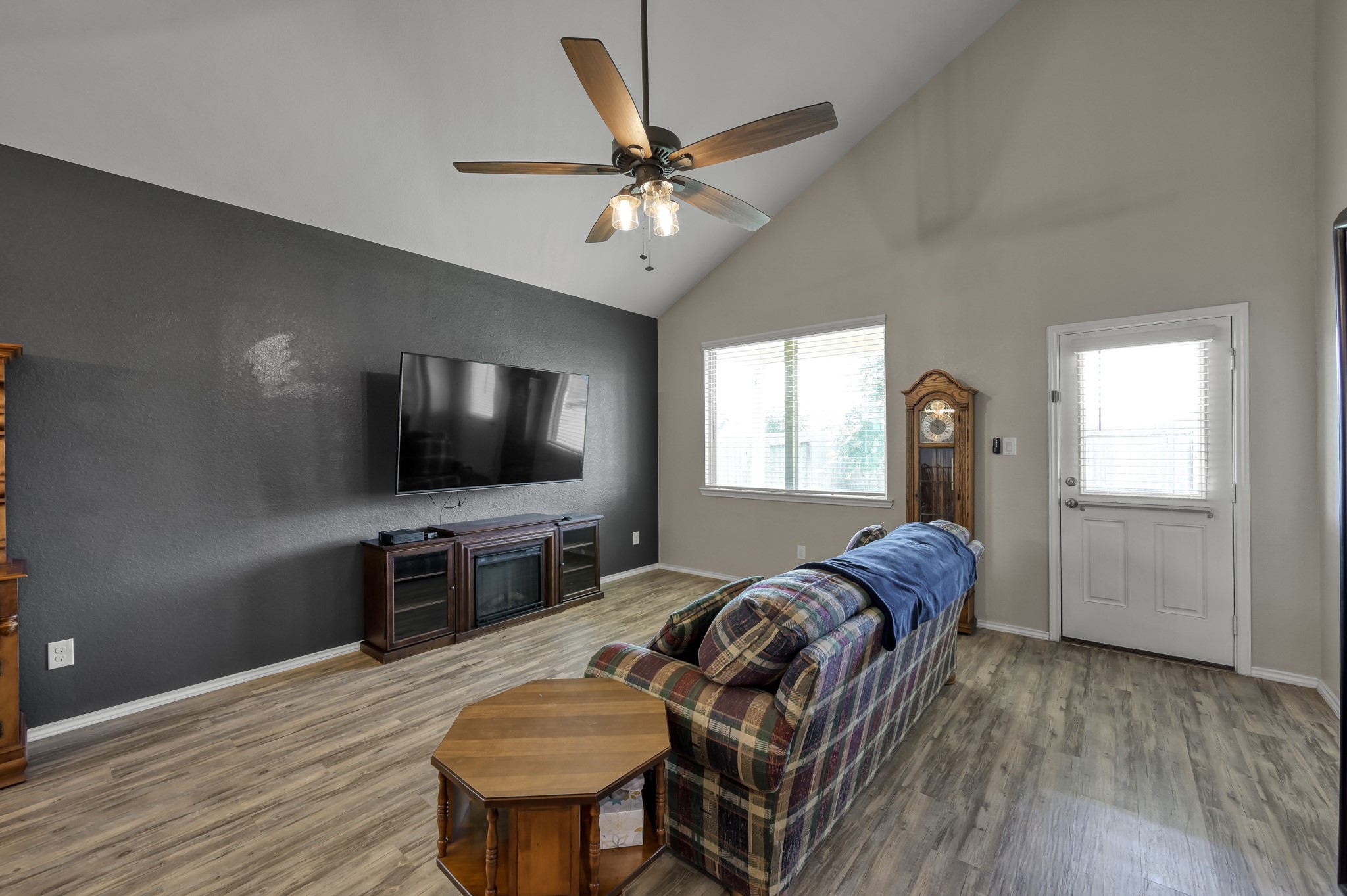 7027 Bonaire Vista Lane Property Photo 10