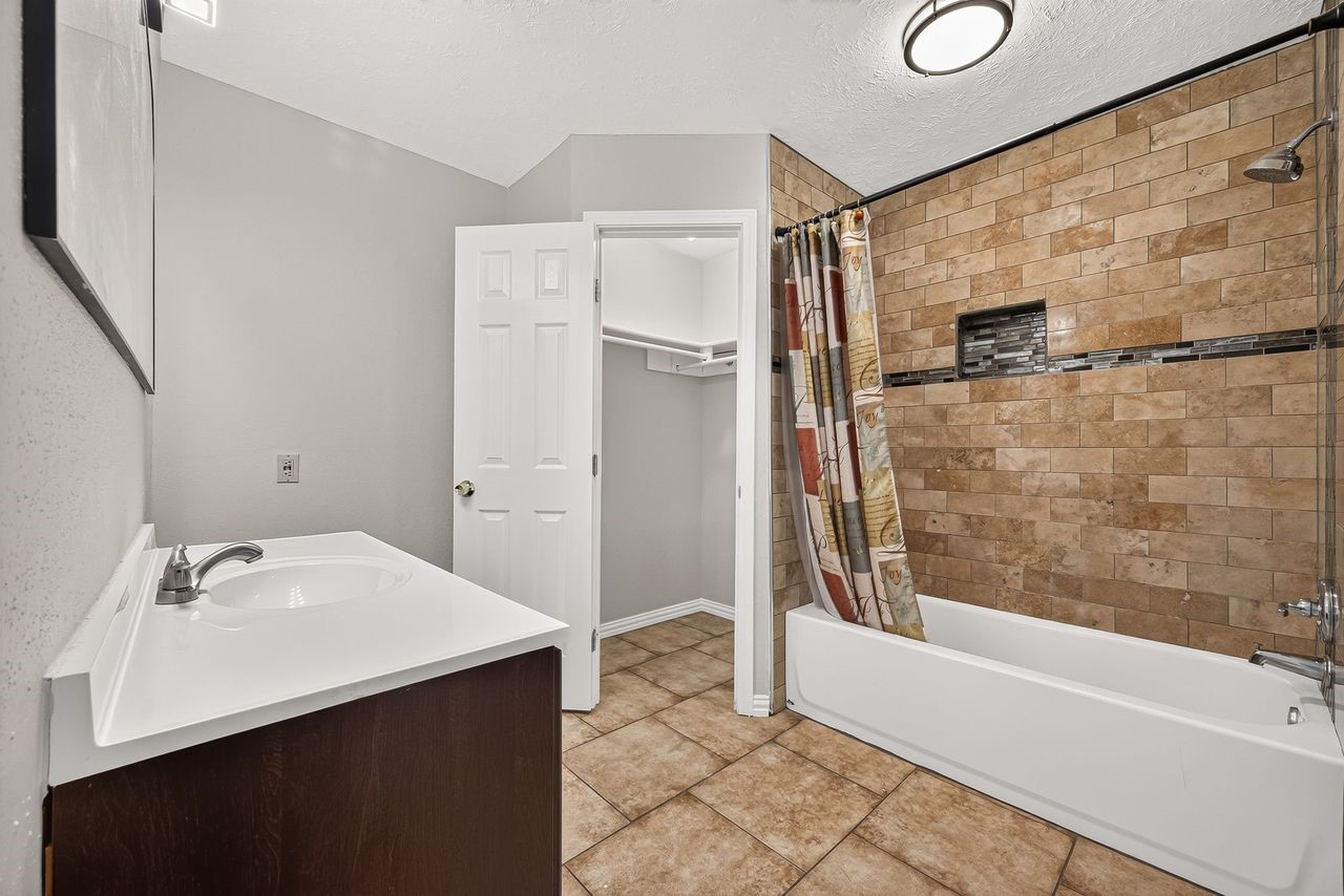 7530 Gulfbriar Place Property Photo 7