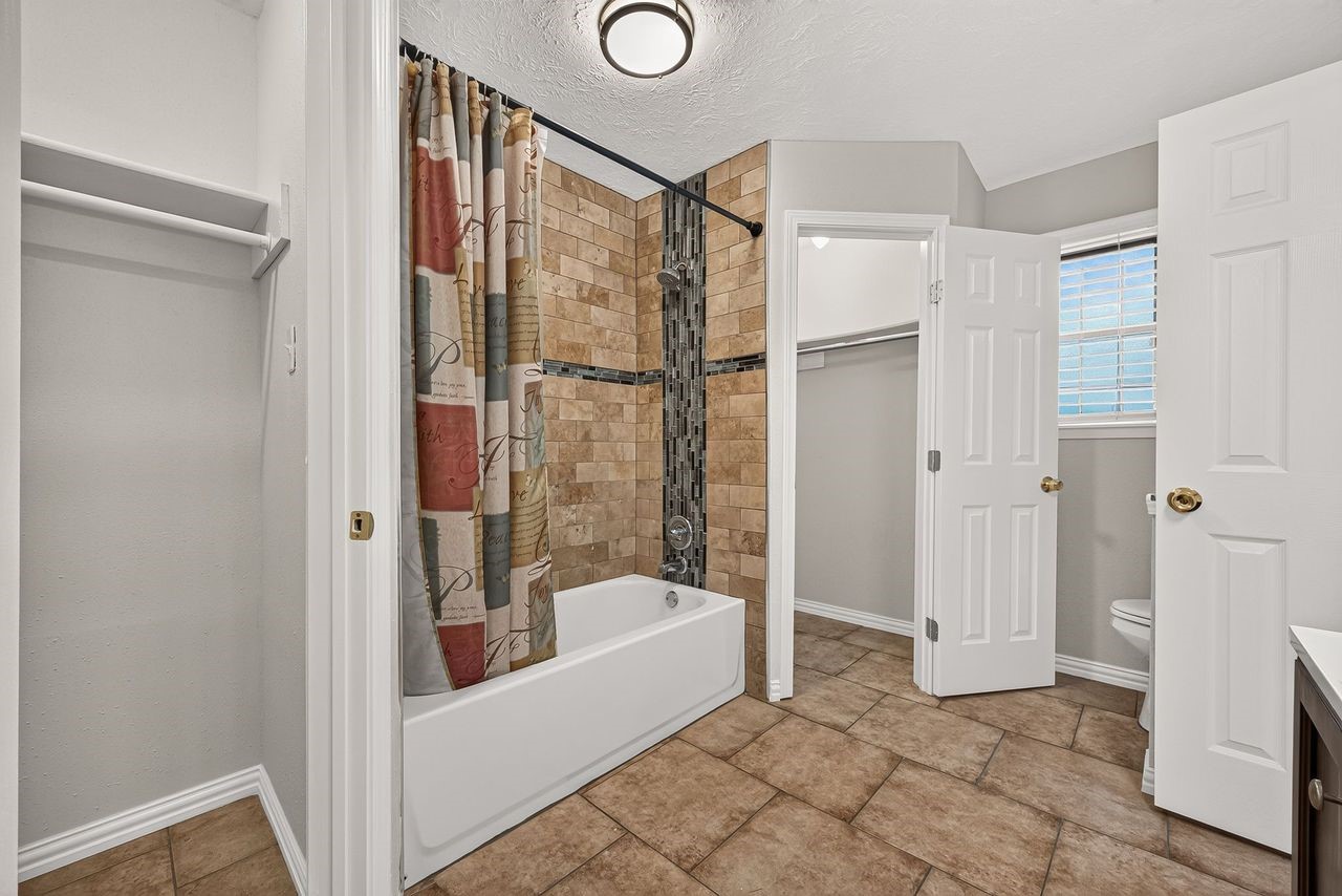 7530 Gulfbriar Place Property Photo 8