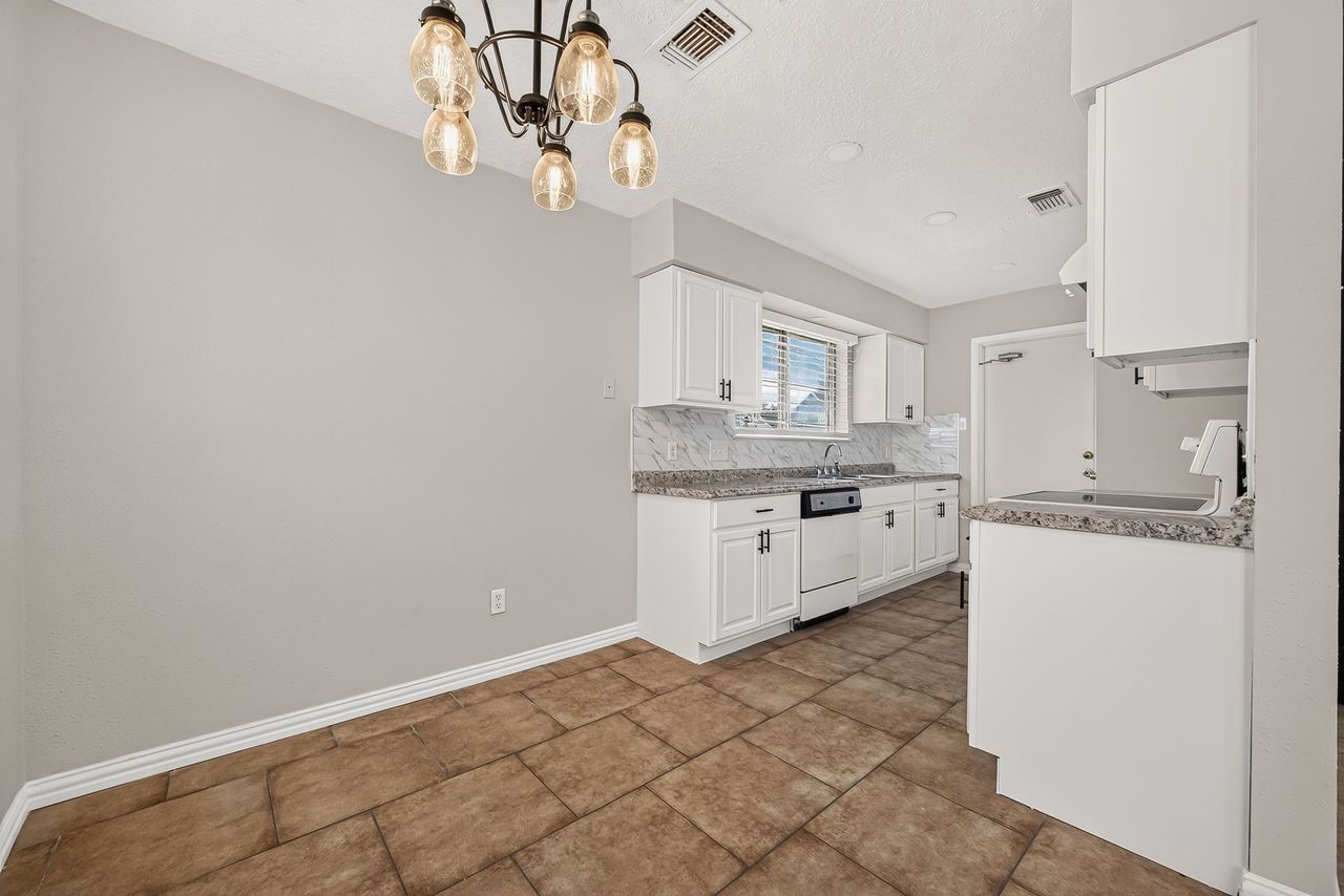 7530 Gulfbriar Place Property Photo 9